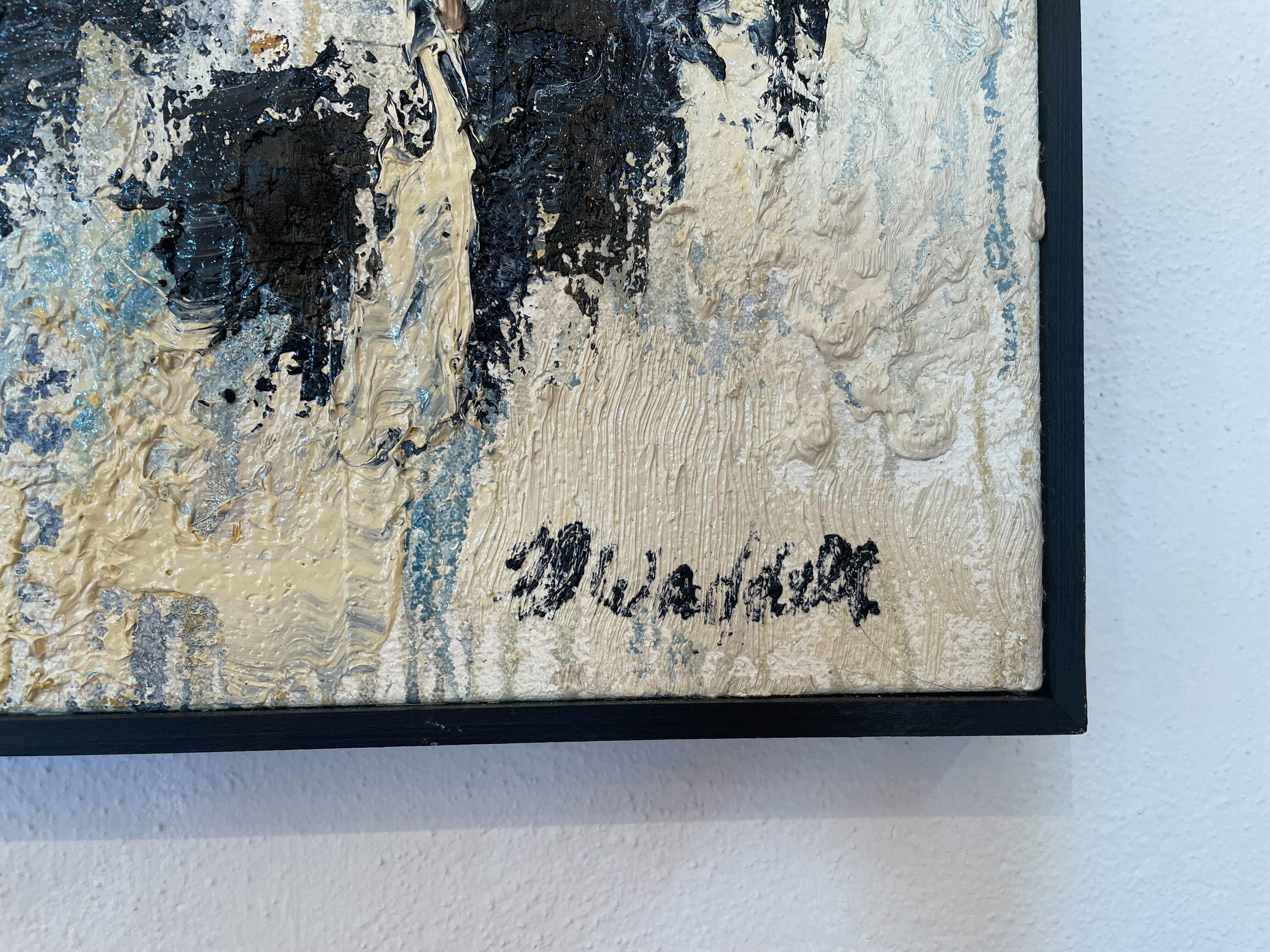 Los cuadros de Waddell son una combinación de marcas ásperas, pintura espesa, elegantes trazos transparentes y, en unas pocas ocasiones, una línea lenta y dura arañada en el lienzo. Puedes sentir el movimiento de la pintura en todos los cuadros,