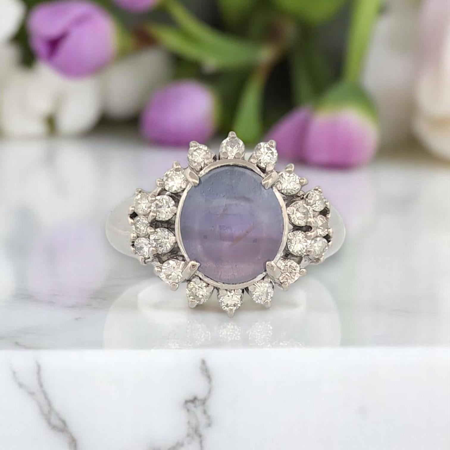 Anello Theodosia  Platino con zaffiro cabochon da 0,61 ct. e diamanti naturali da 0,18 ct. In condizioni Nuovo in vendita a Greeneville, TN