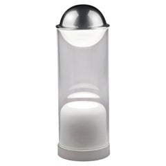 Theorem Tischlampe mit weißem Glaszylinder