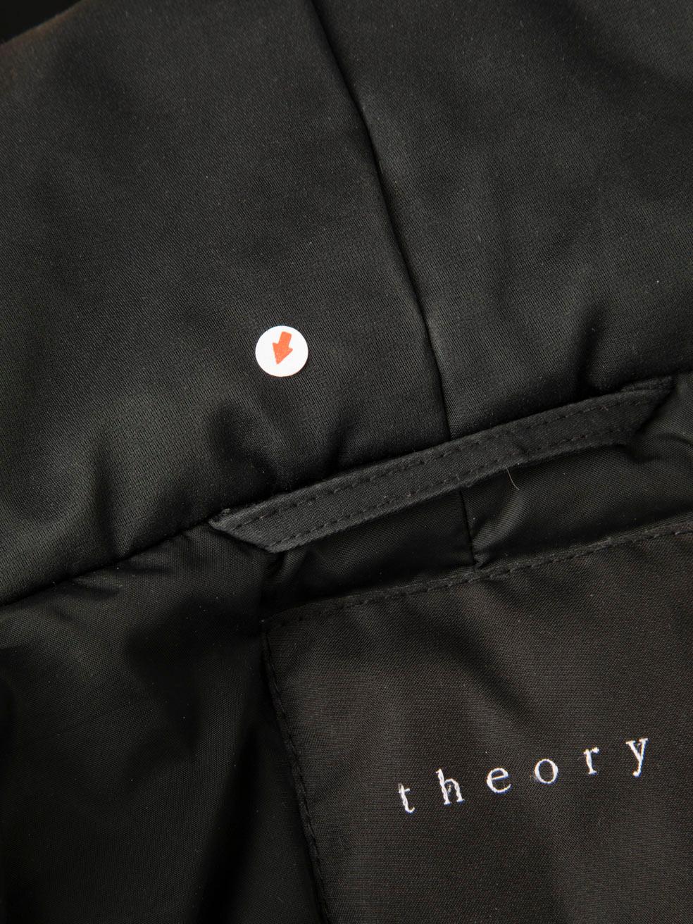 Donna Cappotto Parka Theory con pelliccia di coyote nera taglia L. in vendita