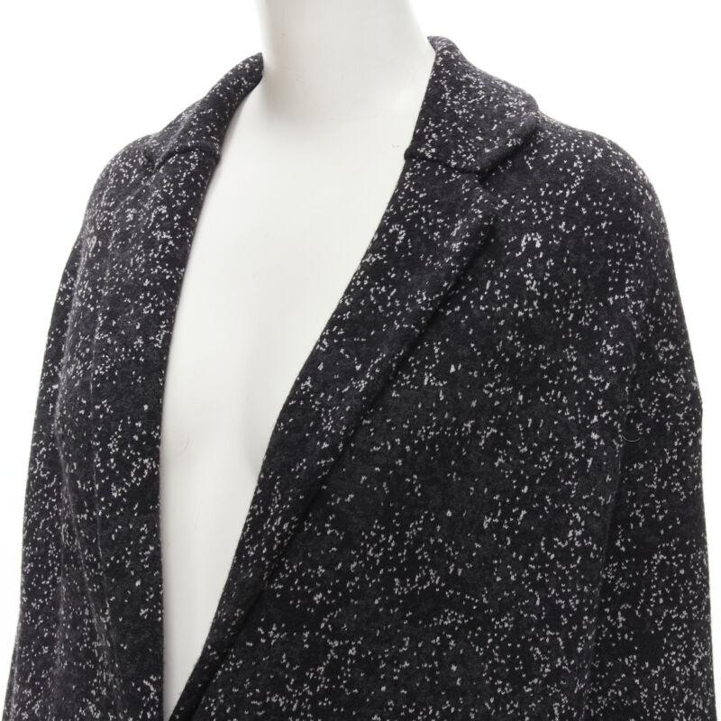 THEORY manteau peignoir en laine mélangée gris moucheté noir S
Référence : KNLM/A00099
Marque : Theory
MATERIAL : Laine, mélange
Couleur : Gris
Motif : Solide
Fermeture : bouton
Détails supplémentaires : Col roulé. Bouton unique sur le devant.