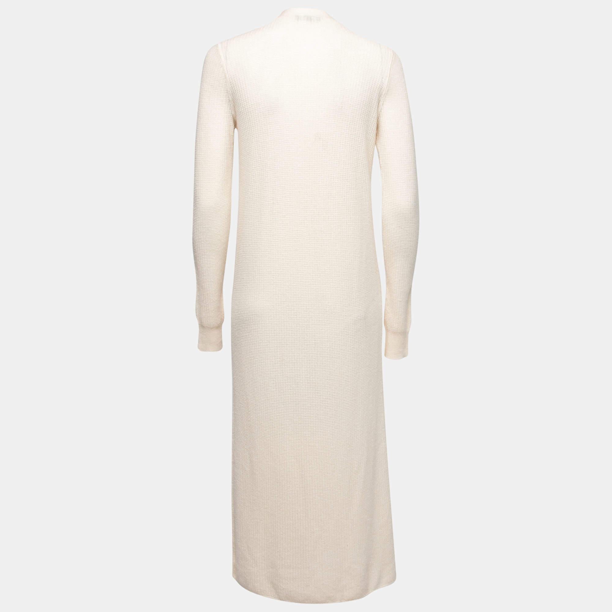 From the label Theory, this well-made long cardigan is a must-have in your wardrobe. This cream creation is styled with long sleeves, an open front, and a fine neckline. Tailored from quality material, it can be teamed with both a short-fitted dress