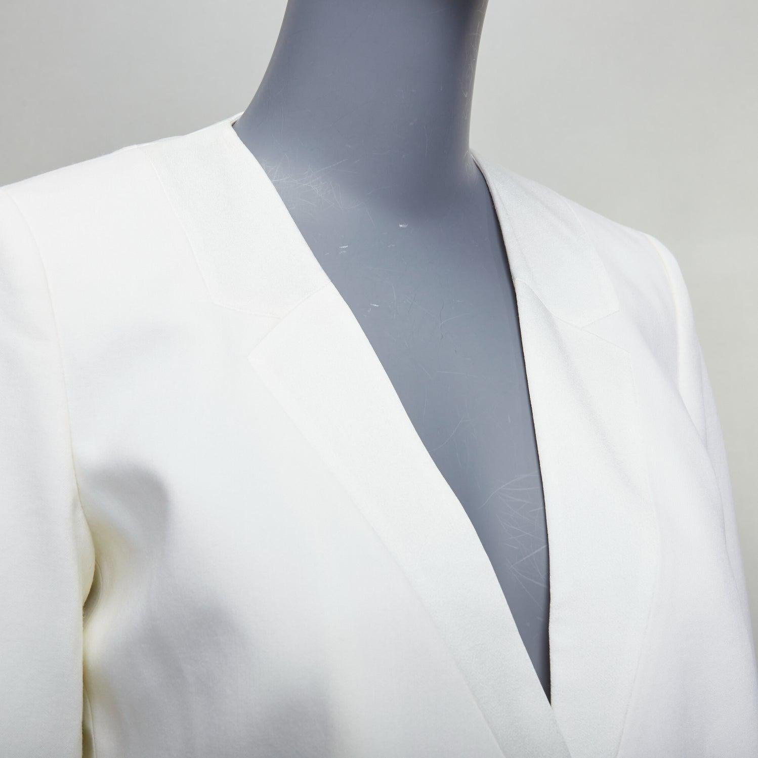 THEORY cream tromp loeil lapel shoulder pad cropped tux blazer US0 XS
Référence : LACG/A00430
Marque : Theory
MATERIAL : Viscose, mélange
Couleur : Crème, Whiting
Motif : Solide
Doublure : Tissu crème
Détails supplémentaires : Pinces aux épaules