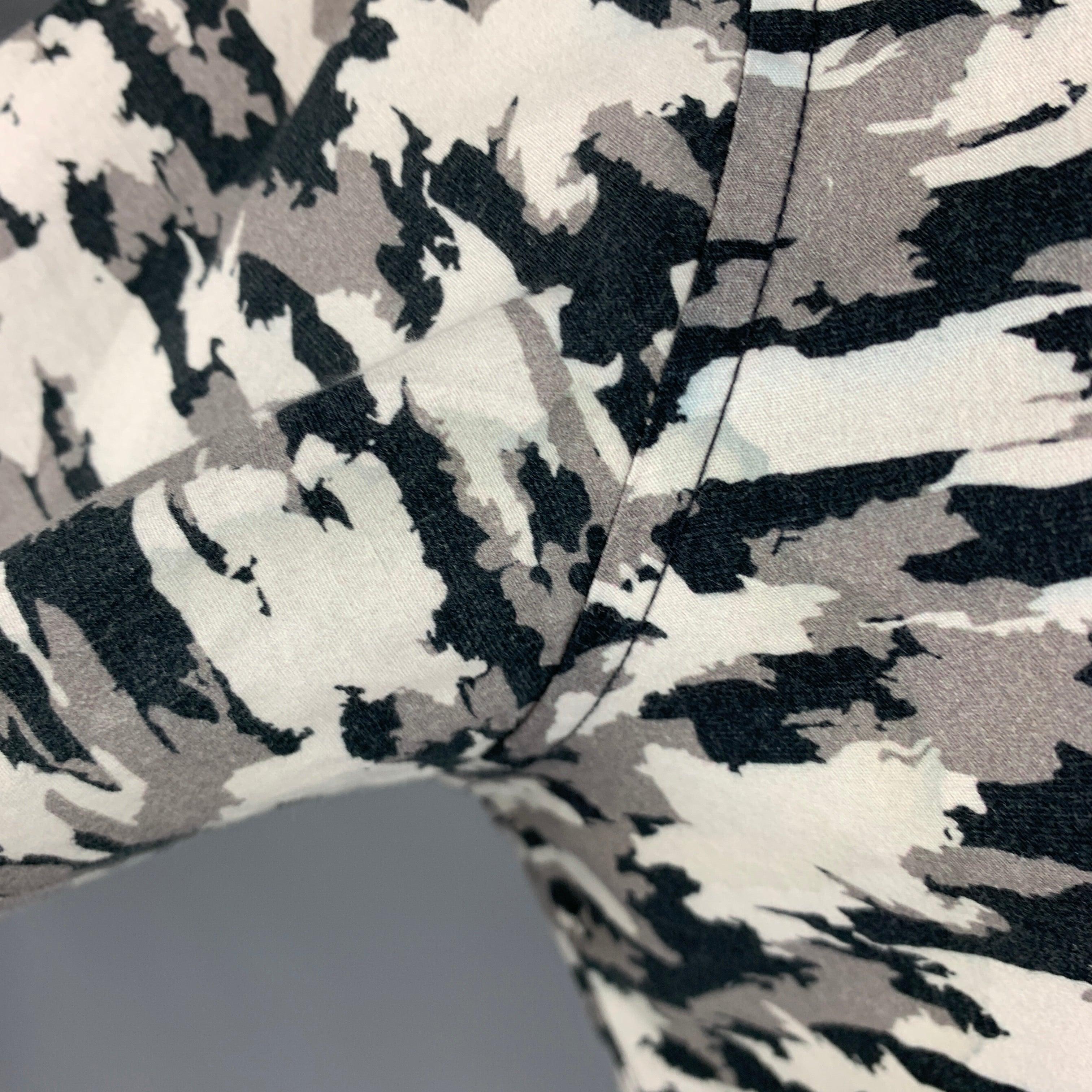THEORY Size M Off White Black Camo Cotton Button Up Long Sleeve Shirt For Sale 2