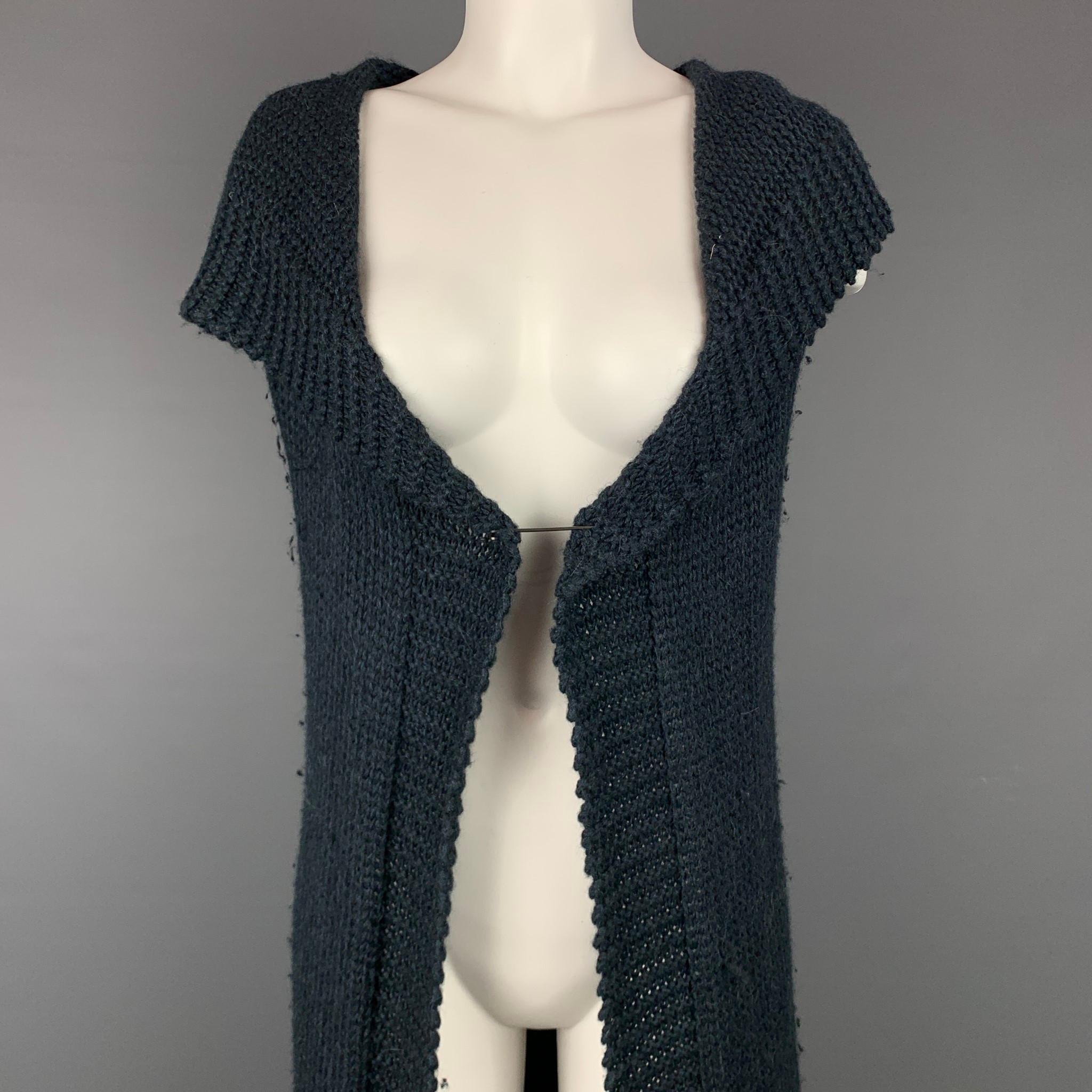 THEORY vest comes in a navy knitted alpaca / silk featuring a hooded, open front, and a safety pin closure detail.

Very Good Pre-Owned Condition.
Marked: S

Measurements:

Shoulder: 17 in.
Bust: 34 in.
Length: 34.5 in. 