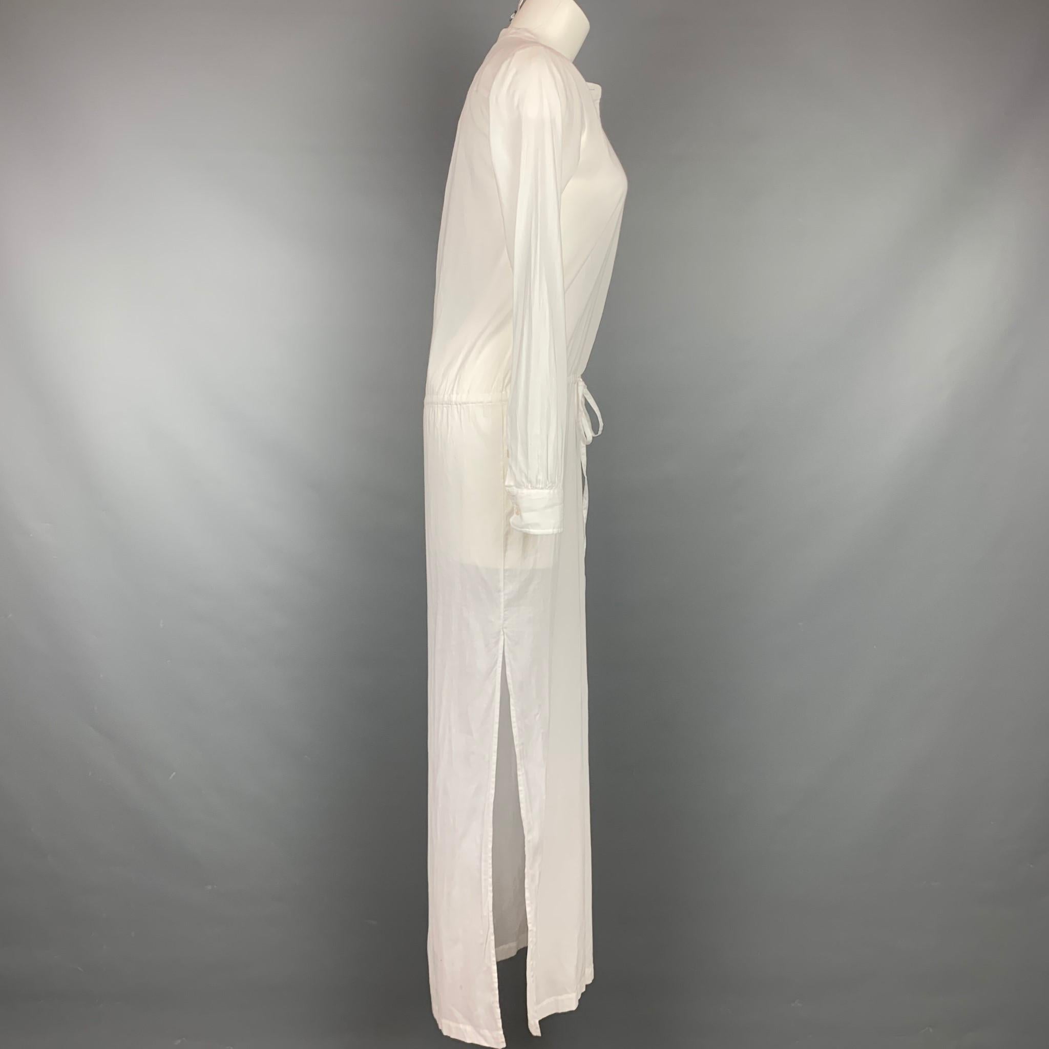 THEORY dress comes in a white cotton featuring a nehru collar, drawstring, front pocket, slits, and a buttoned closure. Comes with tags.

Good Pre-Owned Condition. Light discoloration at front & back.
Marked: P/TP
Original Retail Price: