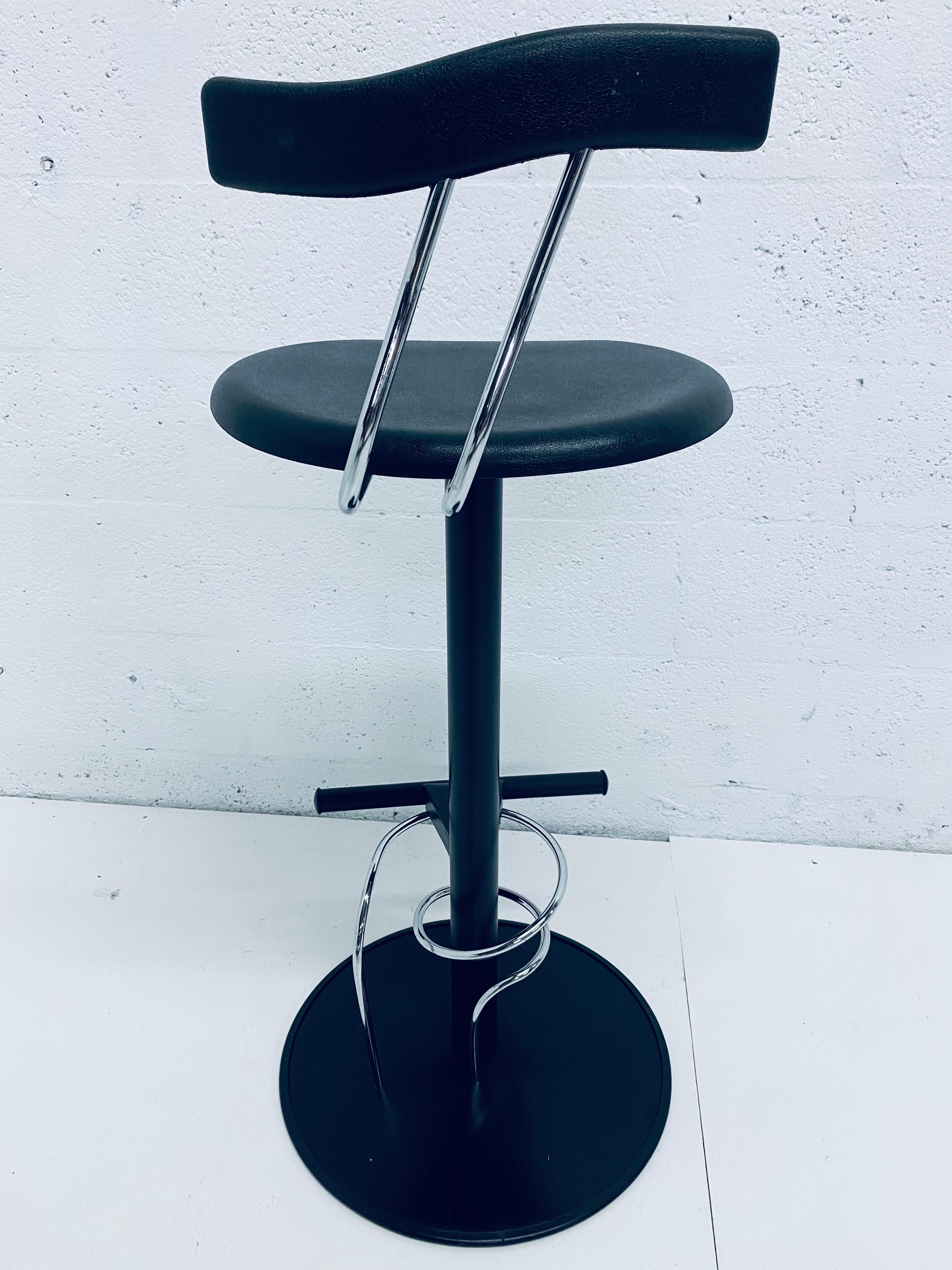 Tres taburetes de bar postmodernos estilo Memphis, Italia, años 80 en venta 5