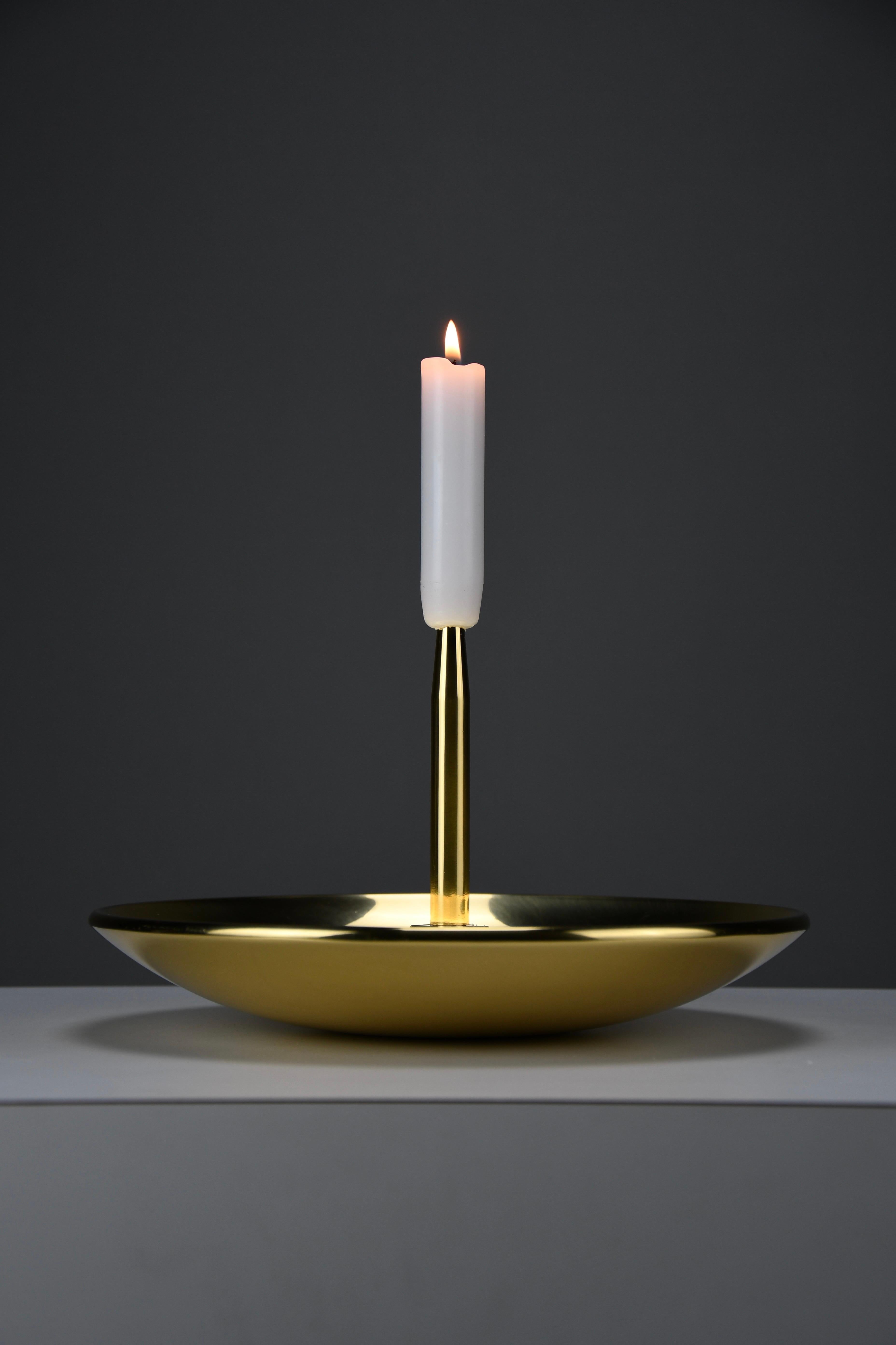 There (Push Pin) Candlestick by Studio Job for Ghidini 1961

Italy, Contemporary Design

Dimensions: H. 17 cm (6.7 in) x D. 25 cm (9.8 in)

Material: Polished Brass

A striking example of contemporary Studio Job design, this There (Push Pin)