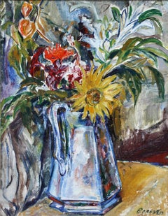 Fleurs dans un pichet bleu