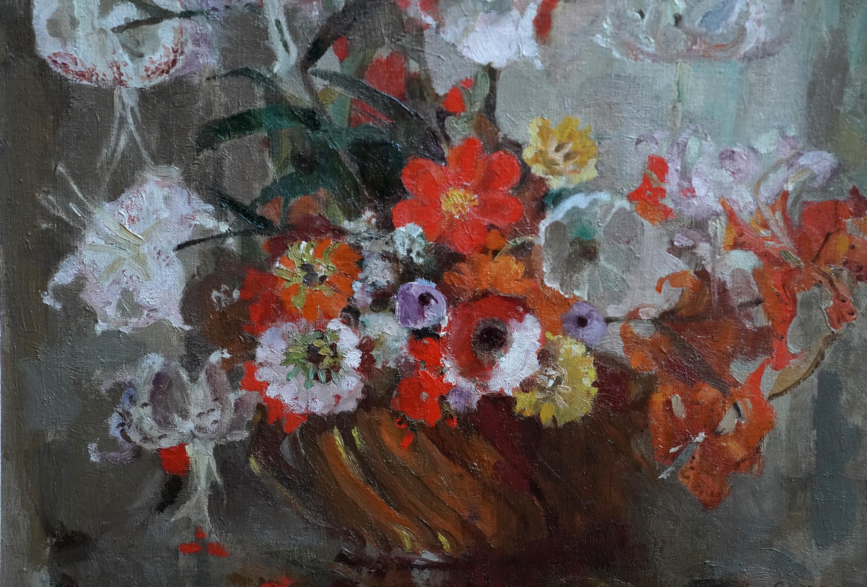 Weiße und orangefarbene Blumen in einer Schale – florales Ölgemälde des britischen Impressionismus (Post-Impressionismus), Painting, von Theresa Norah Copnall