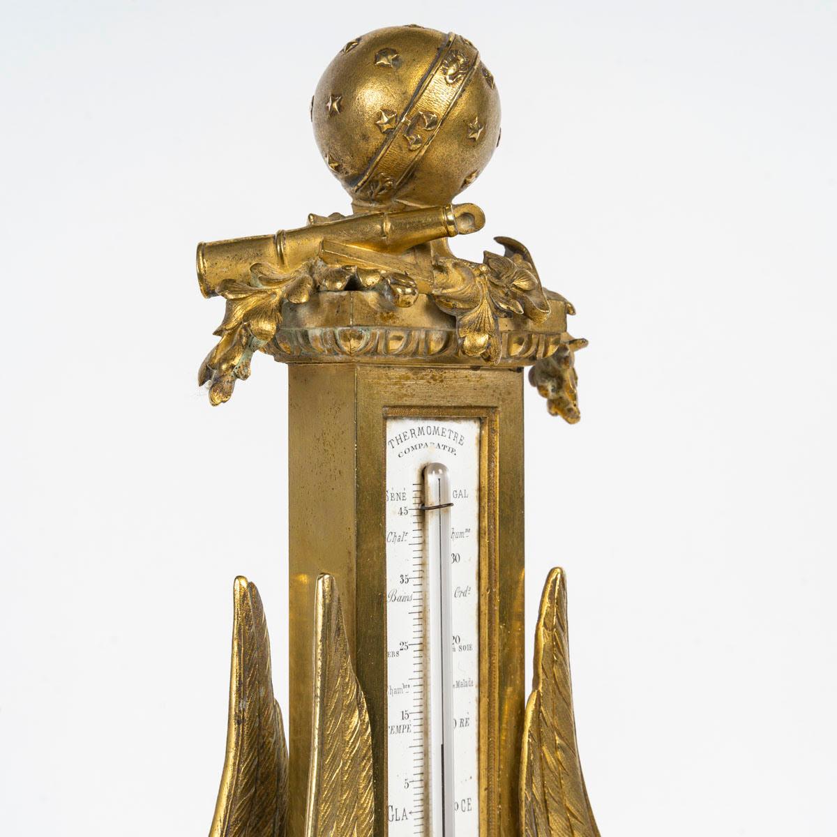 Dorato Termometro e barometro in bronzo dorato, periodo Napoleone III, XIX secolo. in vendita