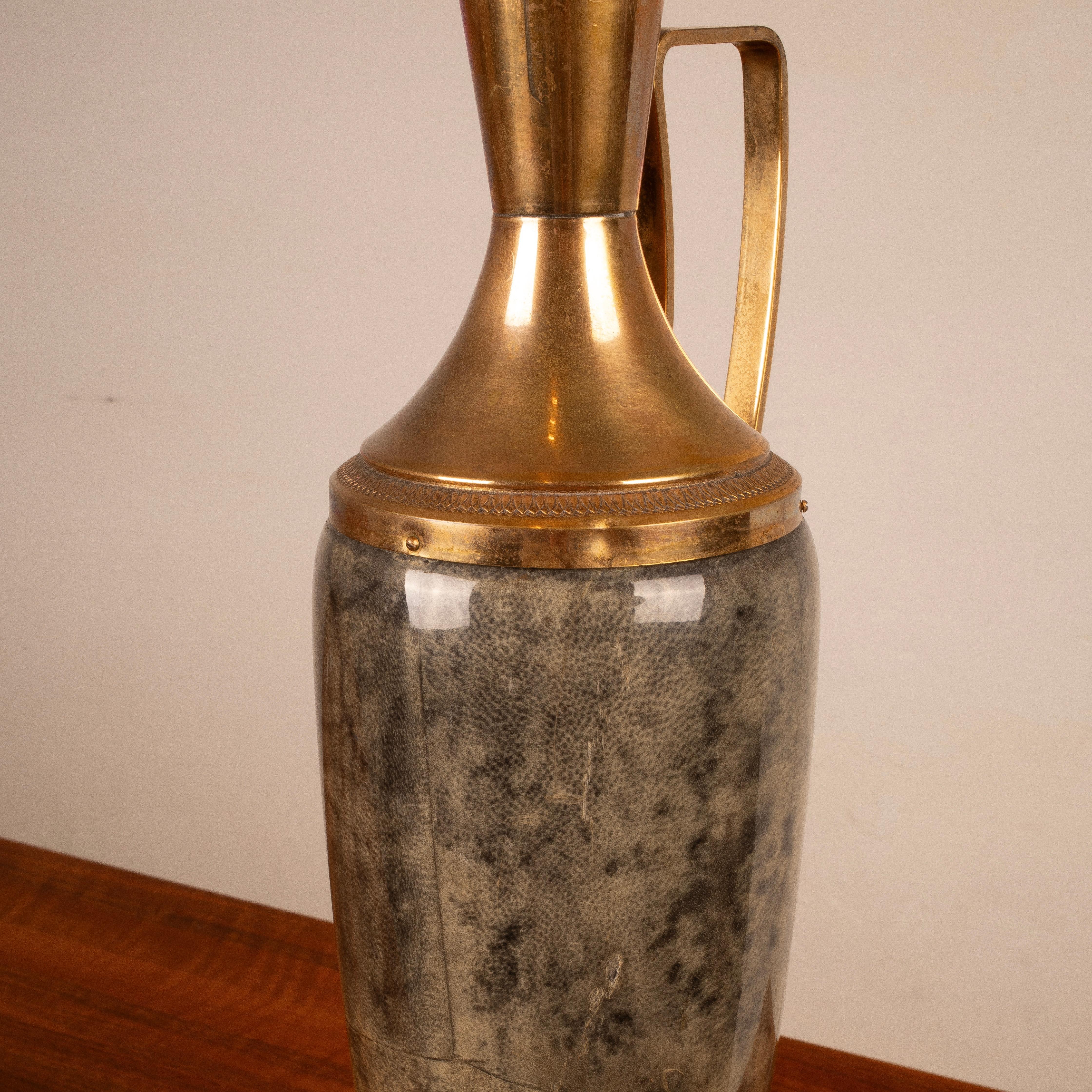 Thermoskanne aus grauem Pergament und Messing von Aldo Tura, 1960 im Angebot 6
