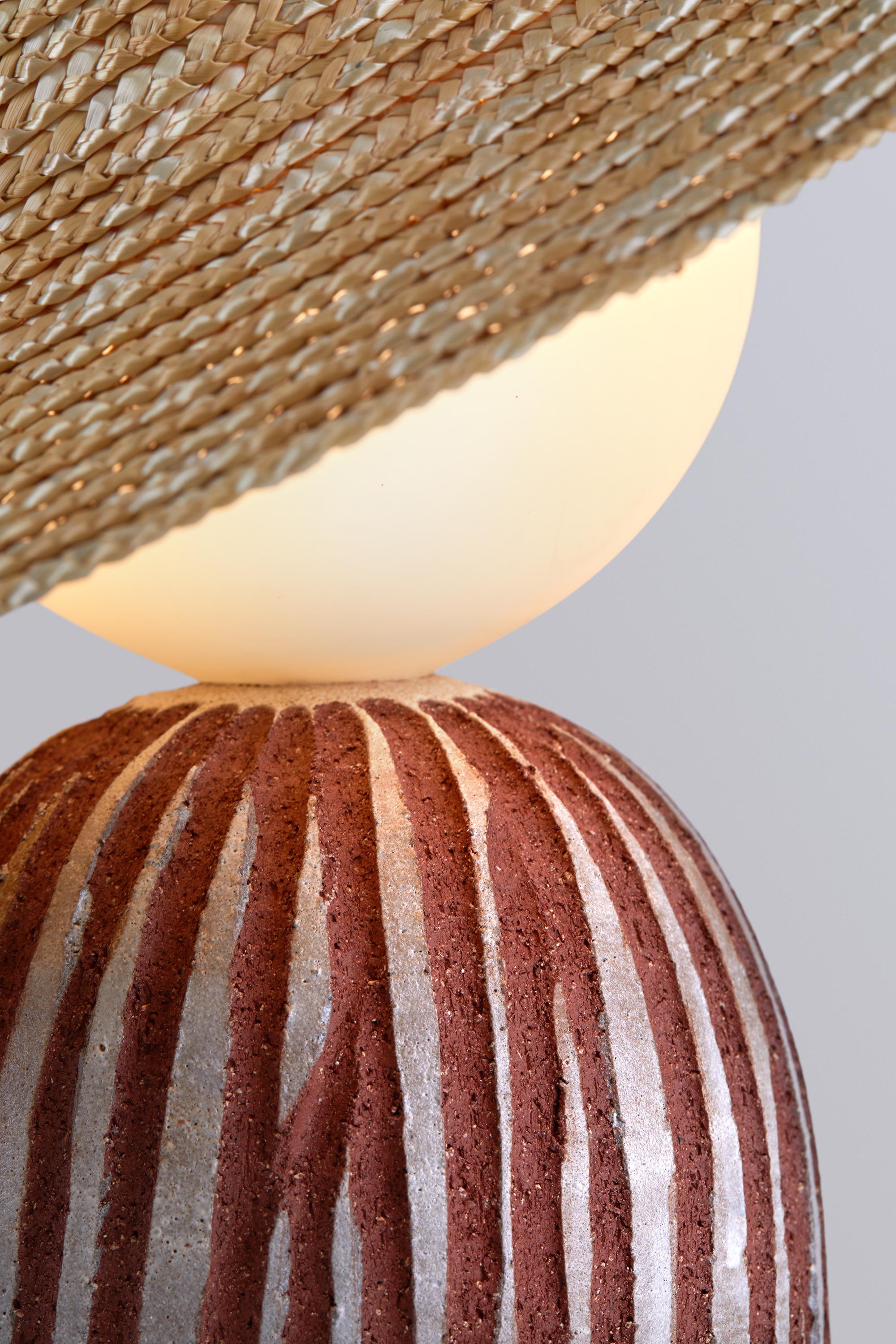 Lampada da tavolo Théros in ceramica di medie dimensioni, di Aristotelis Barakos In condizioni Nuovo in vendita a Athens, GR