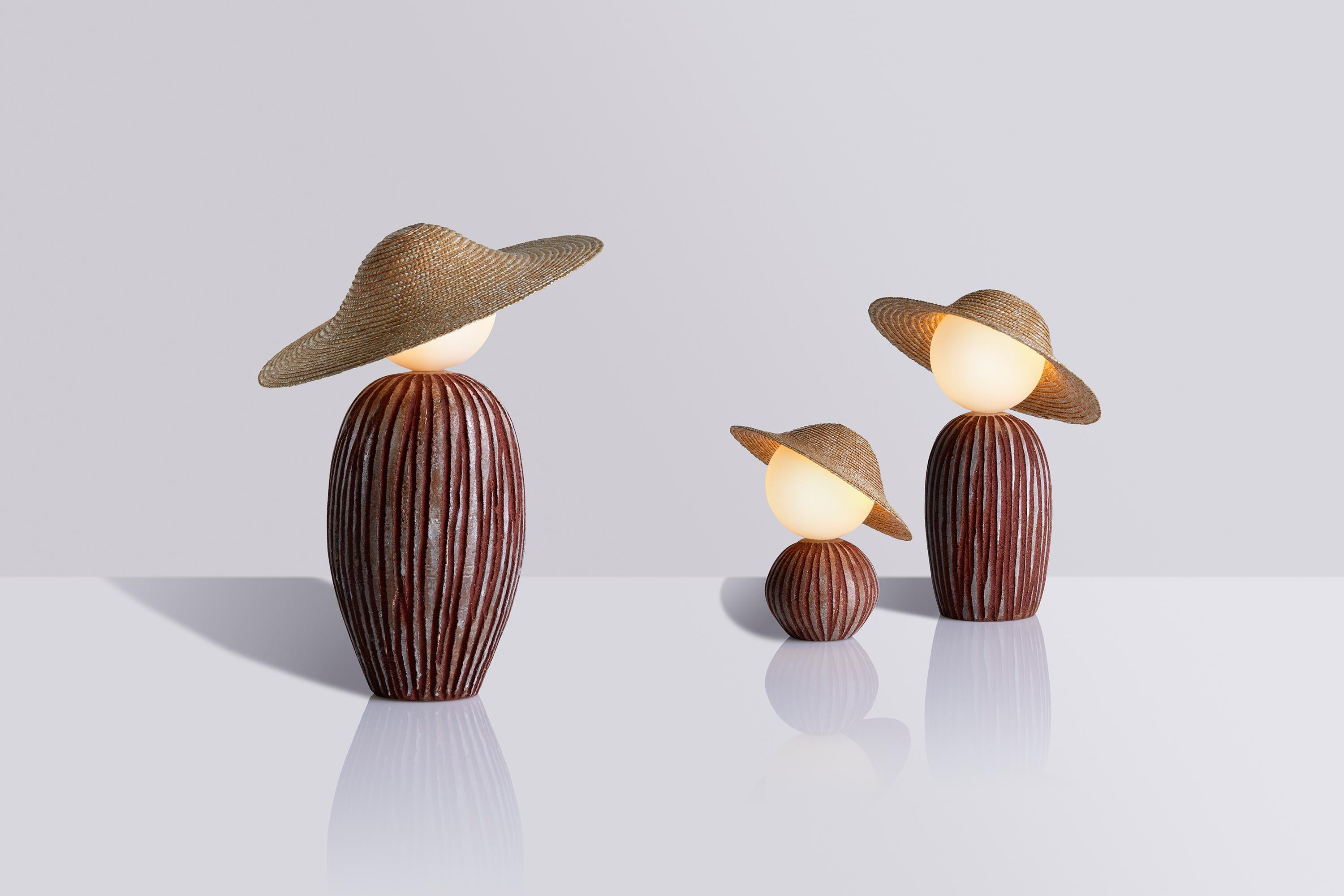 Théros Ceramic Limited Edition est le fruit de la rencontre créative de deux créateurs : le designer Aristotelis Barakos et le céramiste Giannis Zois.
Elle est basée sur le concept de la série d'objets d'éclairage Théros conçue par Aristotelis
