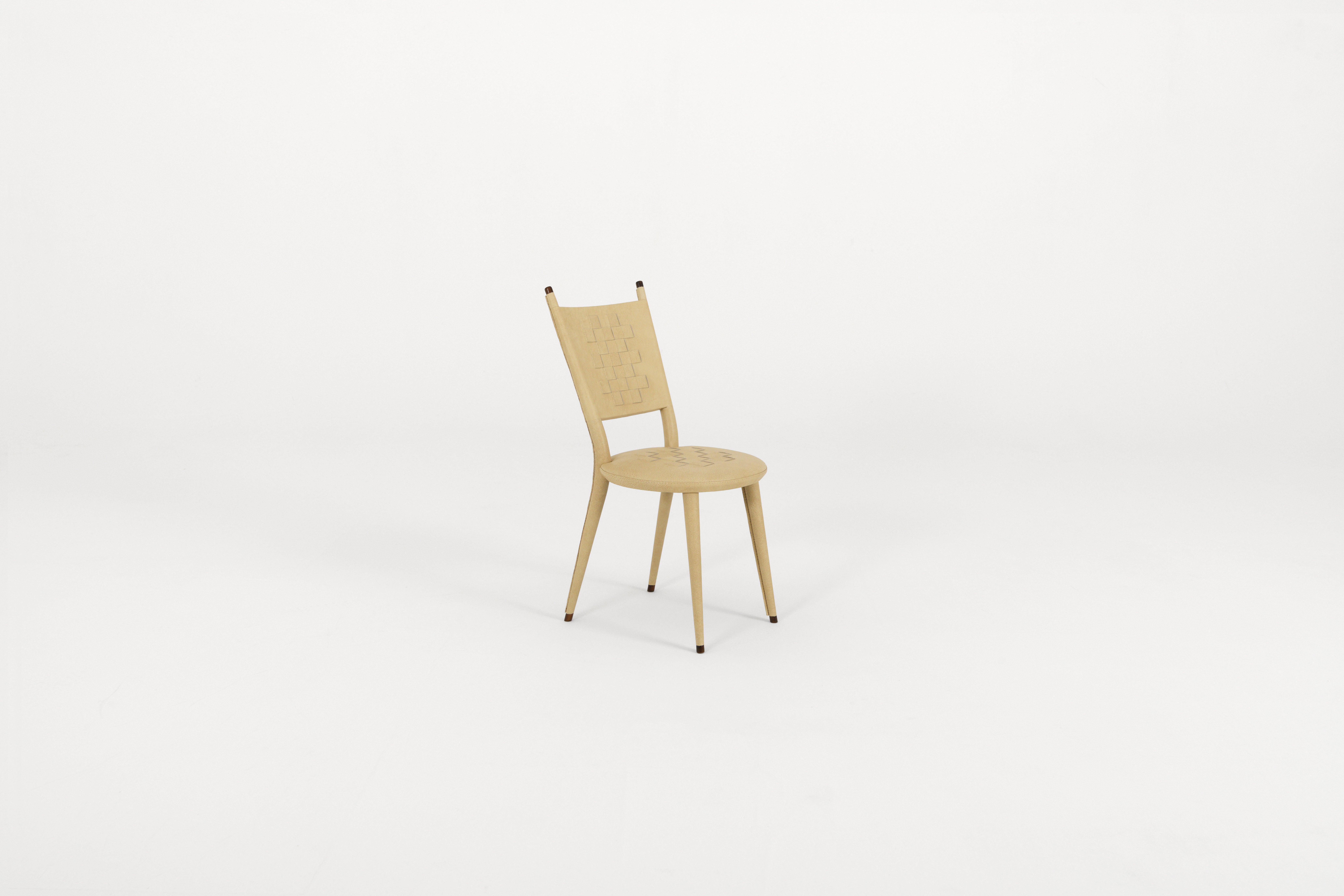 Thersia lederstuhl by Pierre Augustin Rose (Holz) im Angebot