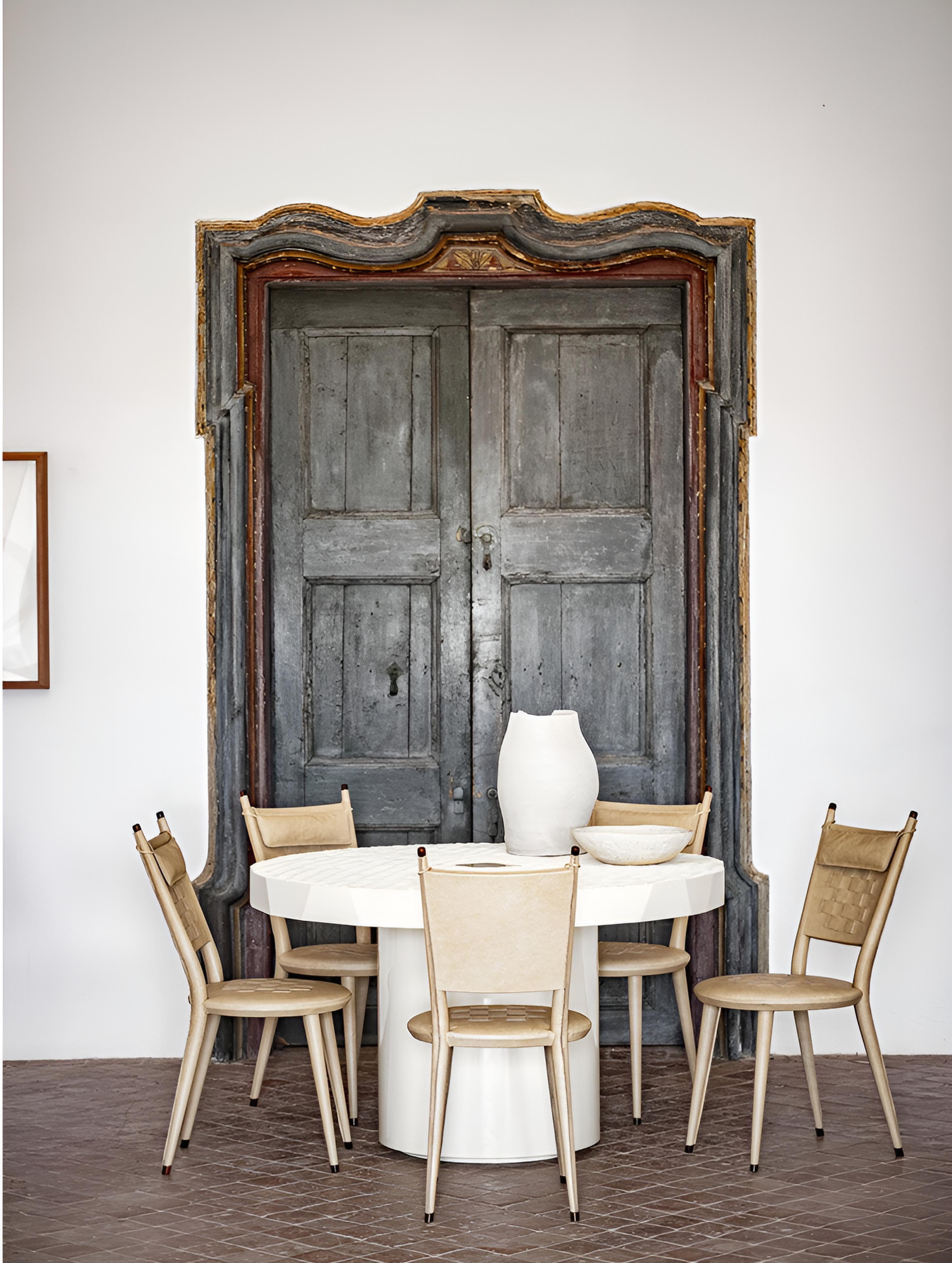 Thersia lederstuhl by Pierre Augustin Rose (21. Jahrhundert und zeitgenössisch) im Angebot