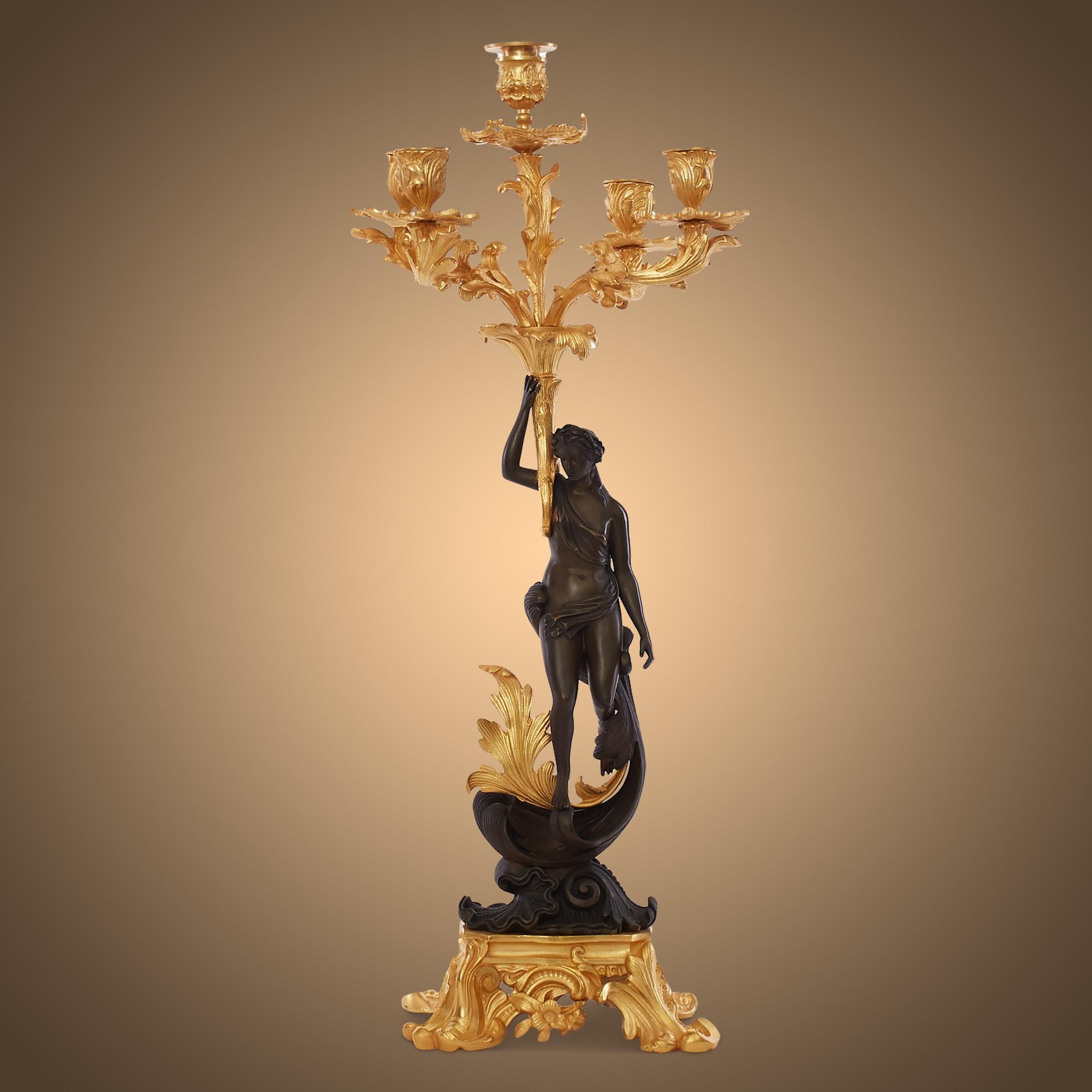 These are a pair of gilded candlesticks. On it were pictures of young women wearing antiques with their hair braided and carefully braided on top. The girl with 3 full rings is a symbol of the beauty of ancient western culture, in addition to