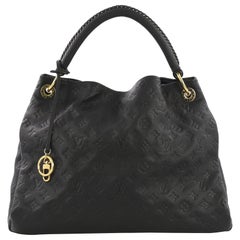 These are professional pictures of the actual bag offered by Rebag.