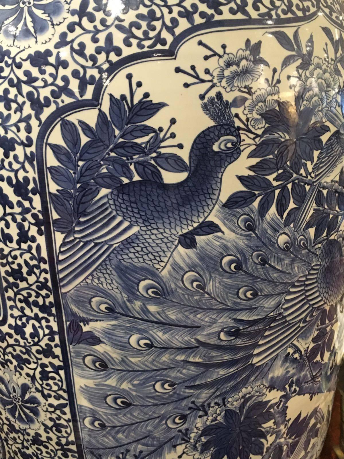 These Elegant Late 19th-Early 20th Century, Chinese Vases Are Very Beautiful In Excellent Condition For Sale In London, GB