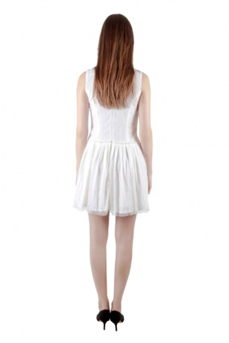 An exquisite fusion of class and grace, this Theyskens Theory dress will lend a feminine appeal to your personality. It is designed in a lovely silhouette with pretty lacework adorned all over. This dress is tailored in a sleeveless style. Get into