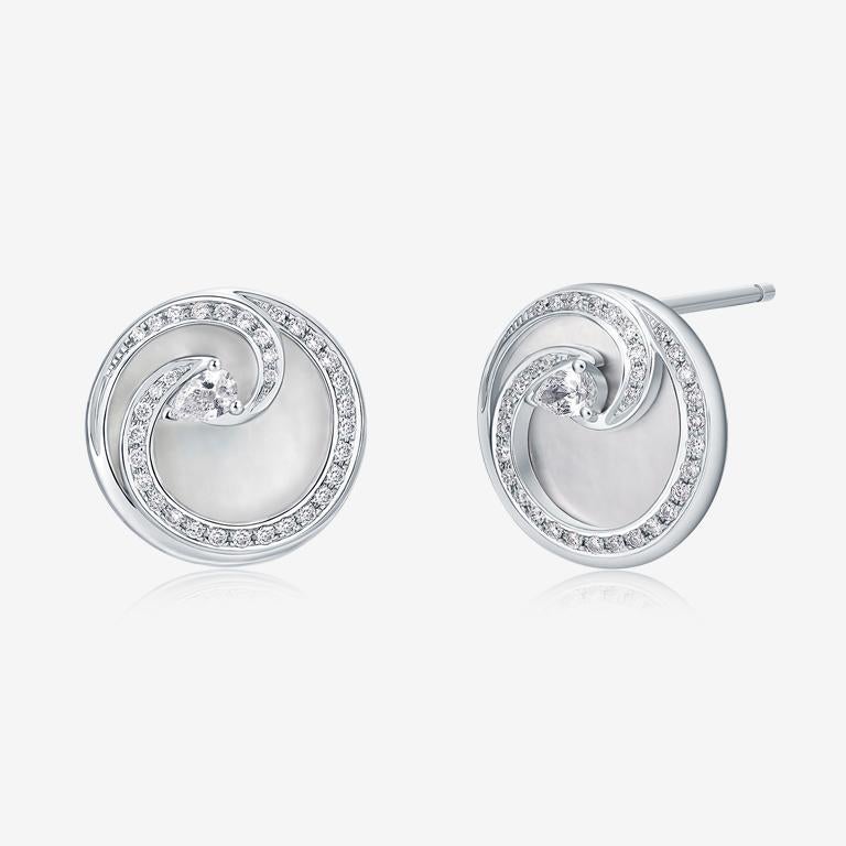 About the collection 
The Datura Blossom collection is inspired by the delicate balance of nature.

Product description
Heirloom button stud, designed to make an impact. Features mother-of-pearl, a pear-shaped white sapphire, and brilliant-cut