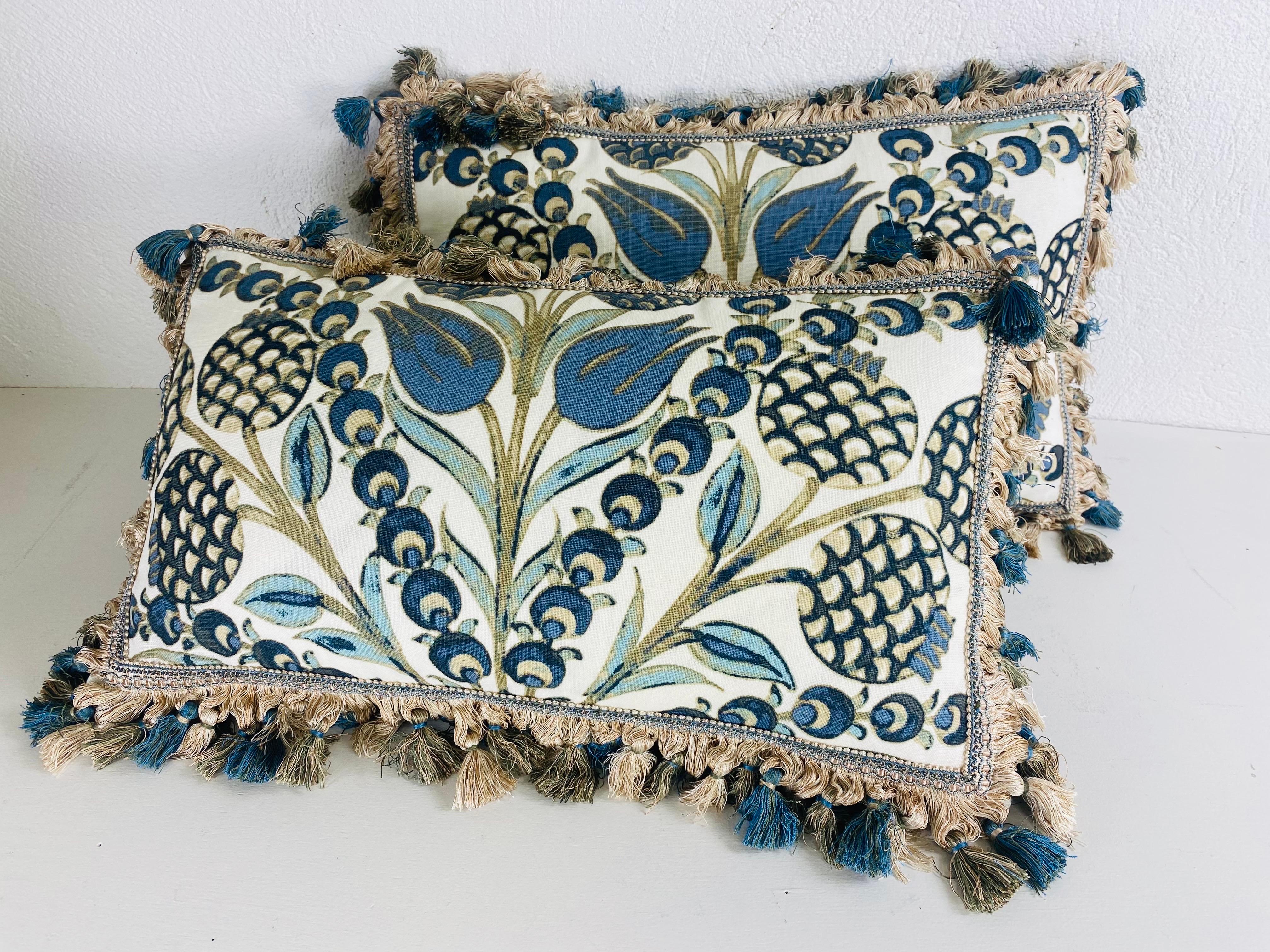 Almohadas de lino con borlas estampadas a mano Thibaut/un par en Excelente estado para la venta en Allentown, PA