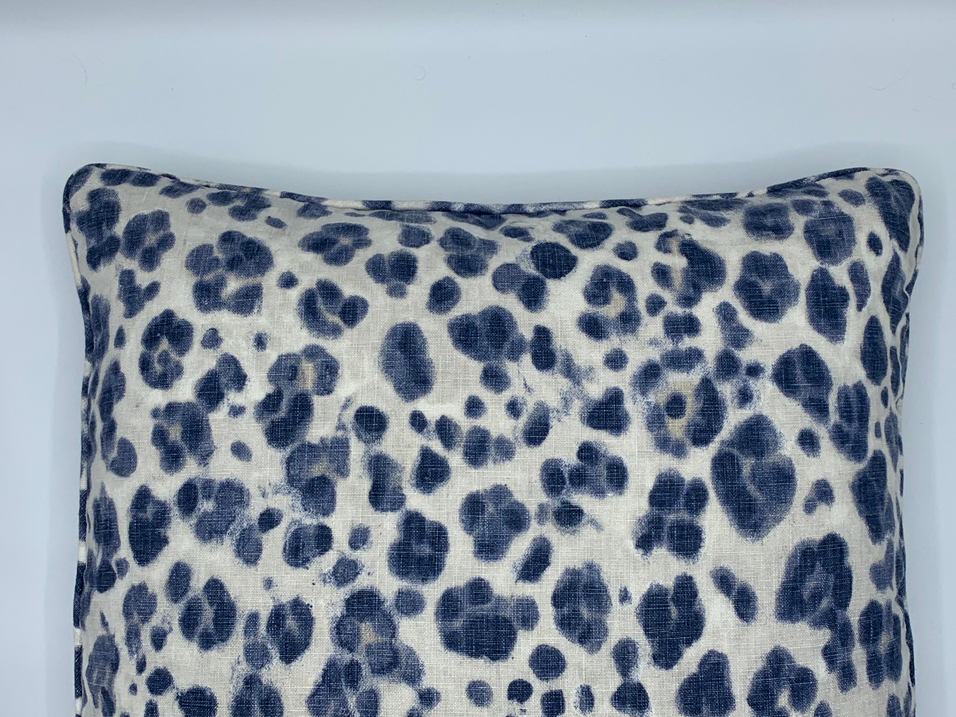 Offered is a stunning pair of newly fabricated 'Panthera' pillows, from Thibaut's 'Bridgehampton' collection. The blue and white, panther motif printed linen pillows are truly gorgeous. 20in insert with zipper closure each. See last photo for color