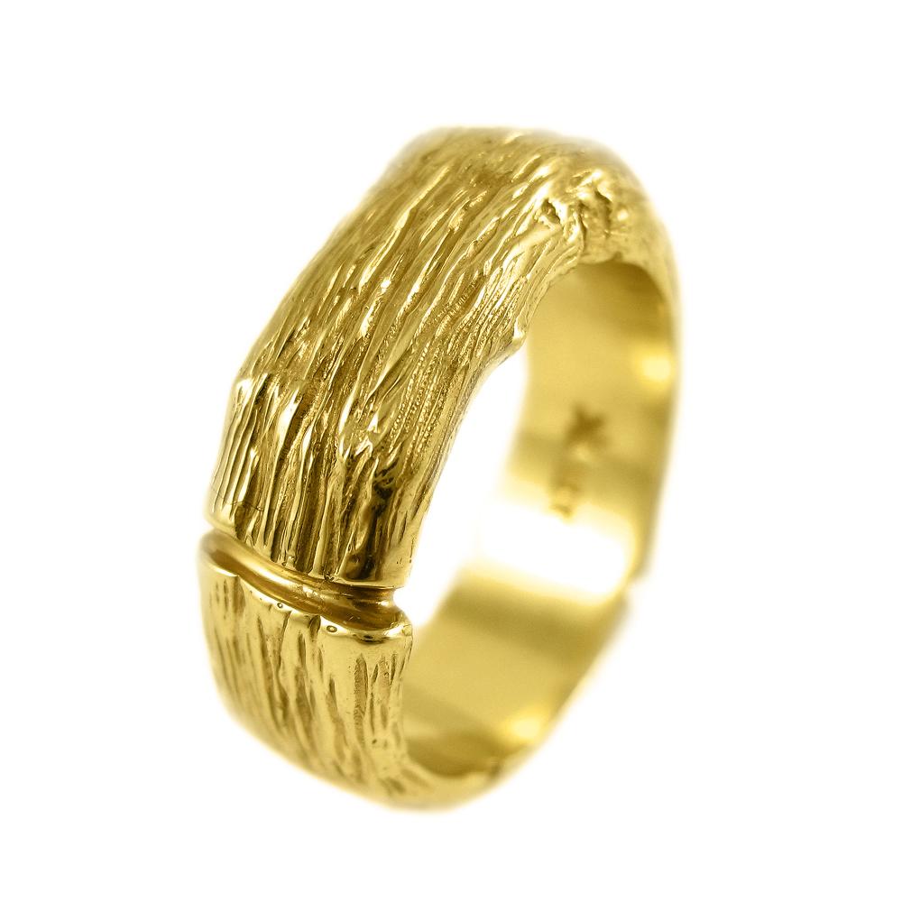 Set in 18k gold, the organic spirit of K. Brunini is captured through the intricate twig design on a band that channels the eternal Tree of Life. This is the larger gentleman's ring from our Twig Collection, designed to embody the power and grace of