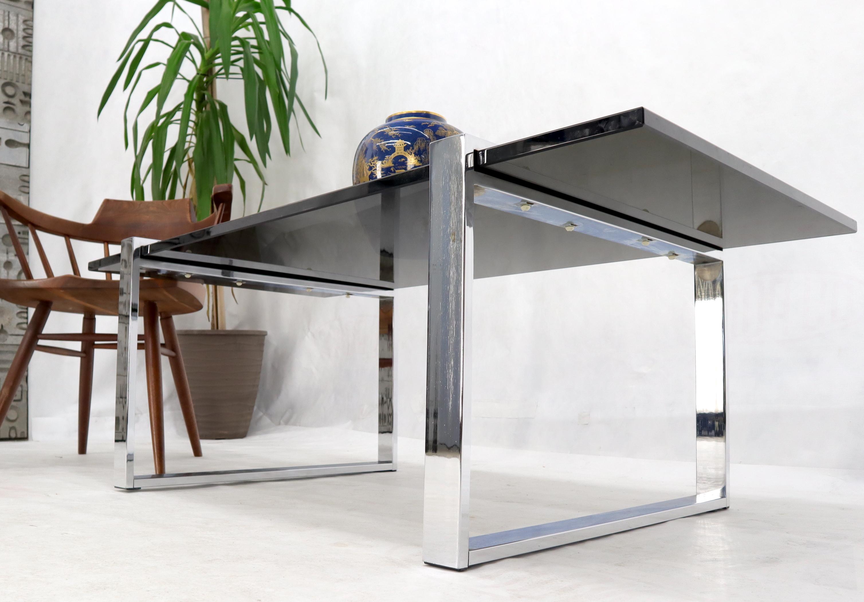 Mesa de centro rectangular con tapa de cristal ahumado grueso y base cromada en venta 3