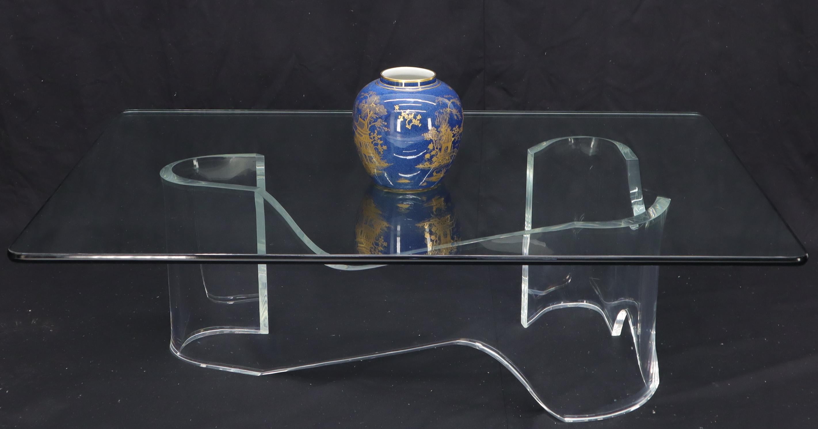 Mesa de centro de cristal rectangular con base de lucita curvada gruesa y forma orgánica en venta 5