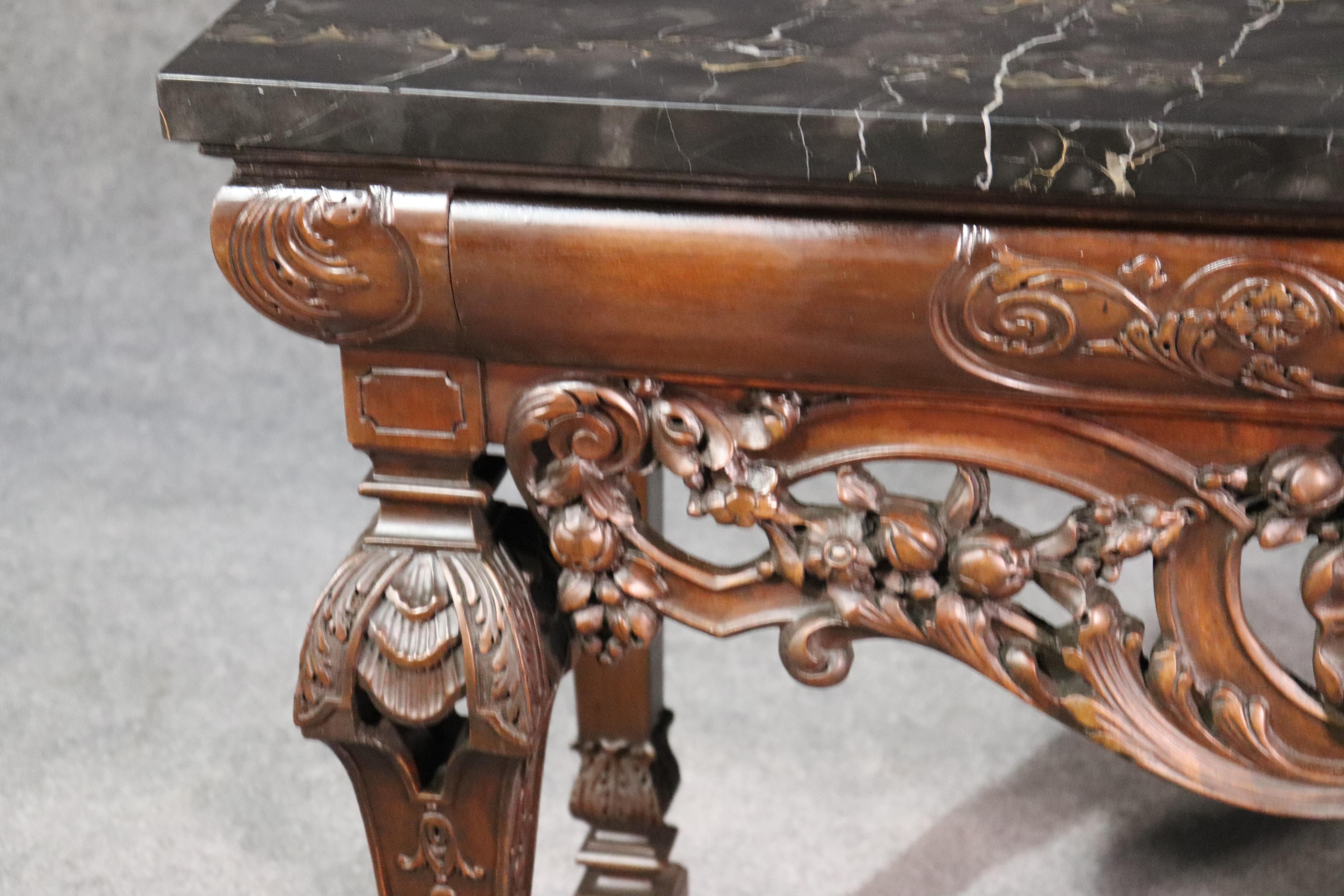 Thick Black Marble-Top English Walnut Georgian Console Table Buffet Server In Good Condition In Swedesboro, NJ