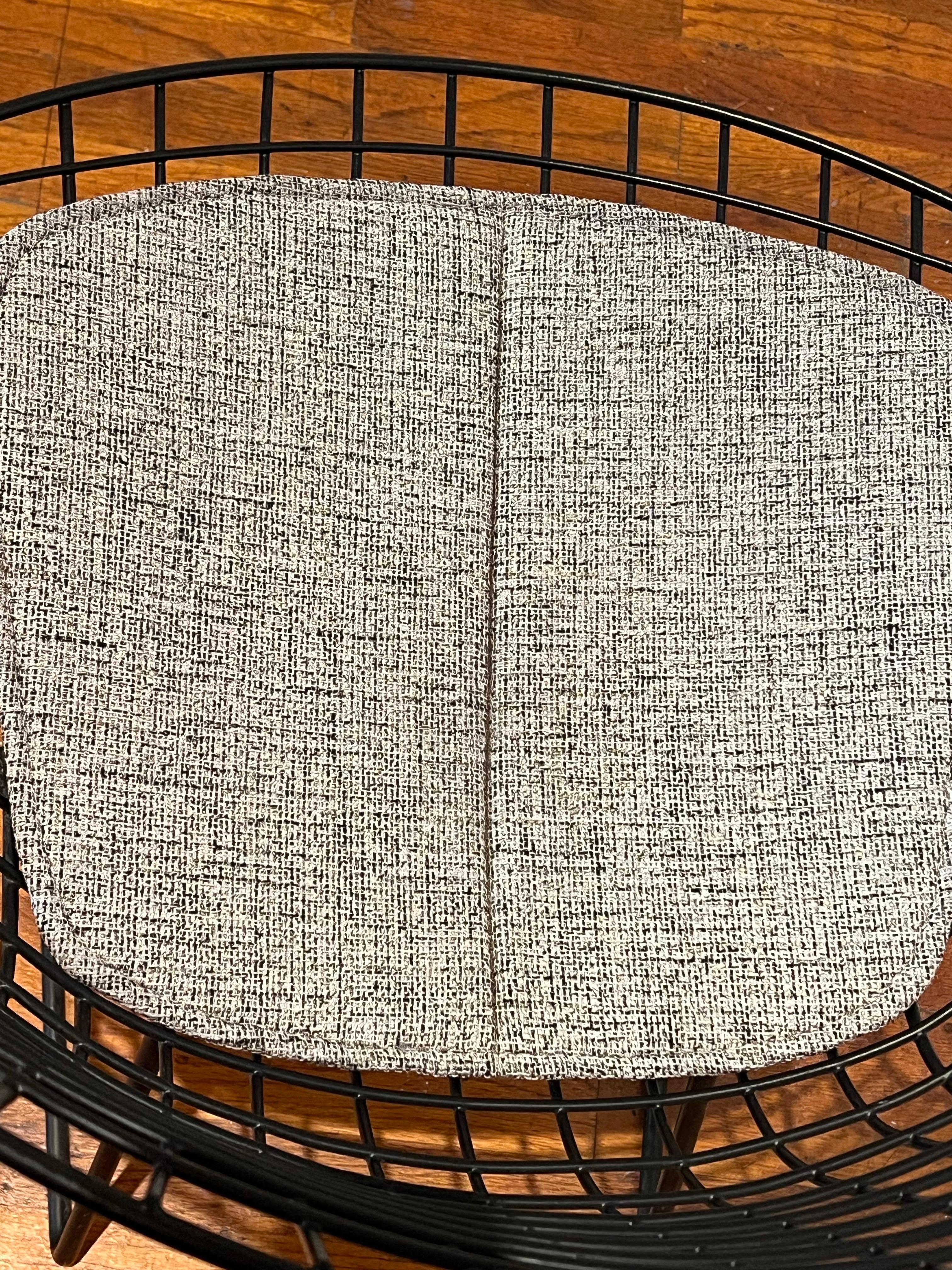 American Thick Black Metal Original Harry Bertoia Desk Dining Patio Chair for Knoll For Sale