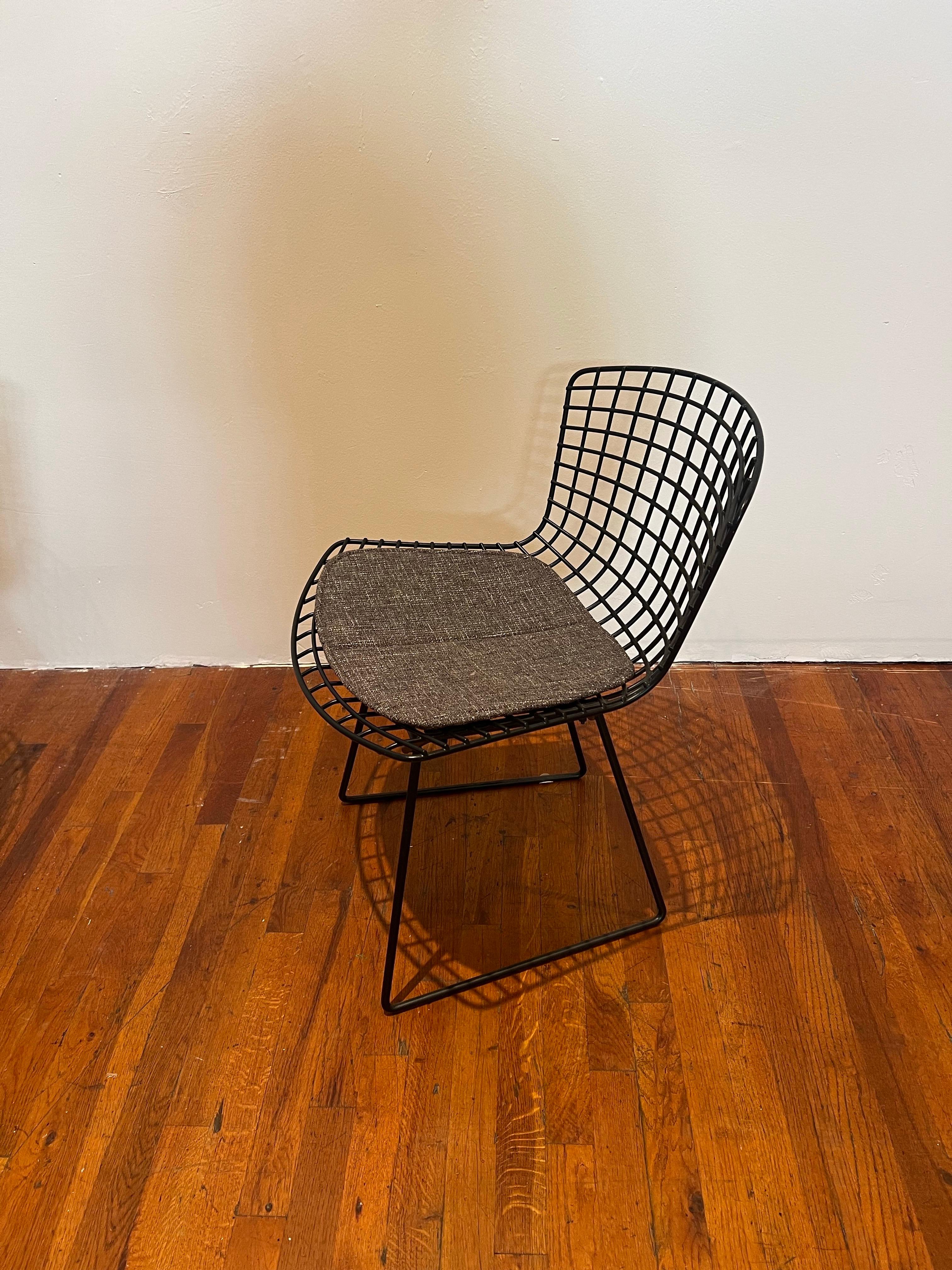 20th Century Thick Black Metal Original Harry Bertoia Desk Dining Patio Chair for Knoll For Sale
