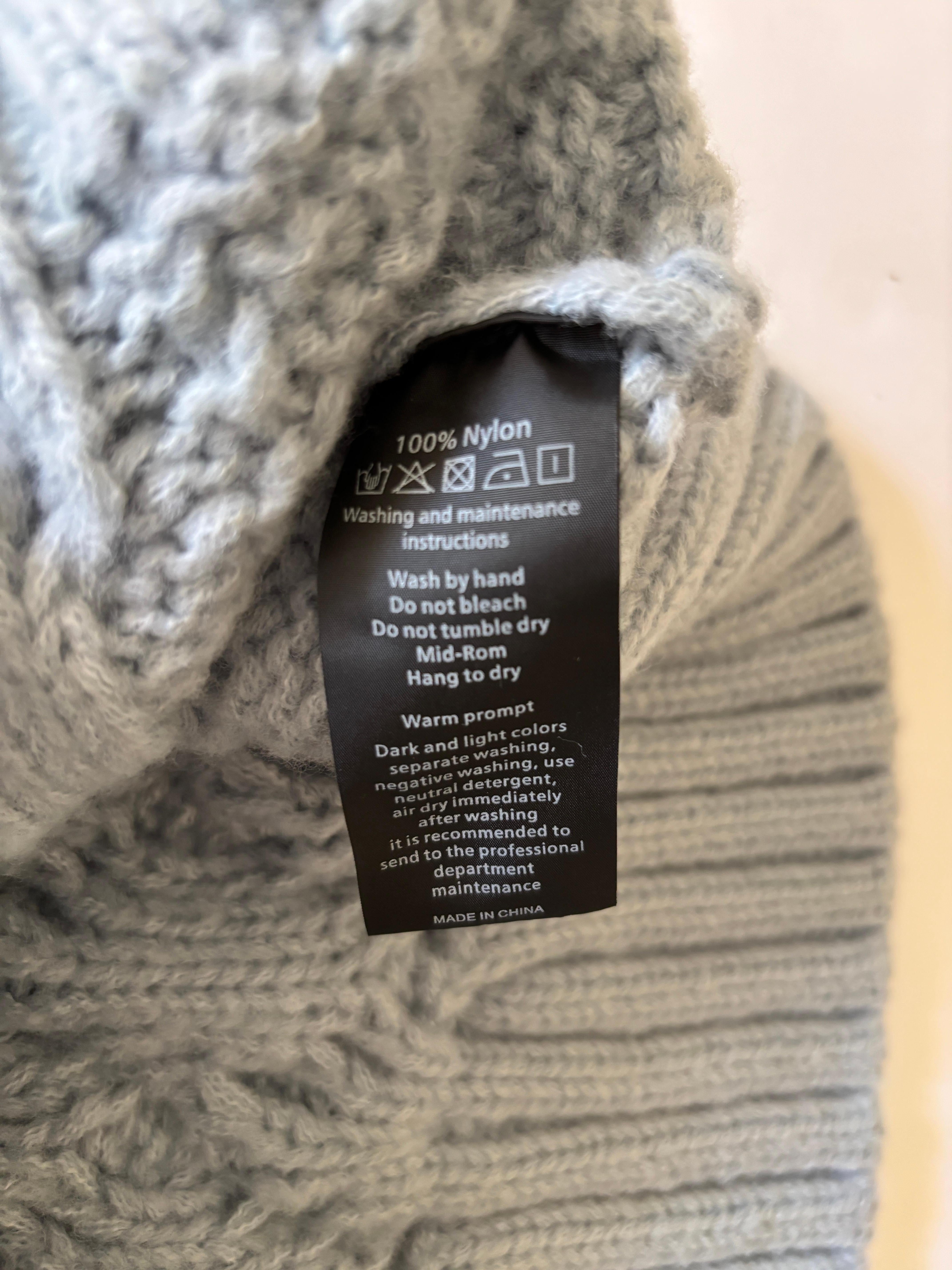 Blauer Strick-Rollkragenpullover mit dickem Kabel im Angebot 6