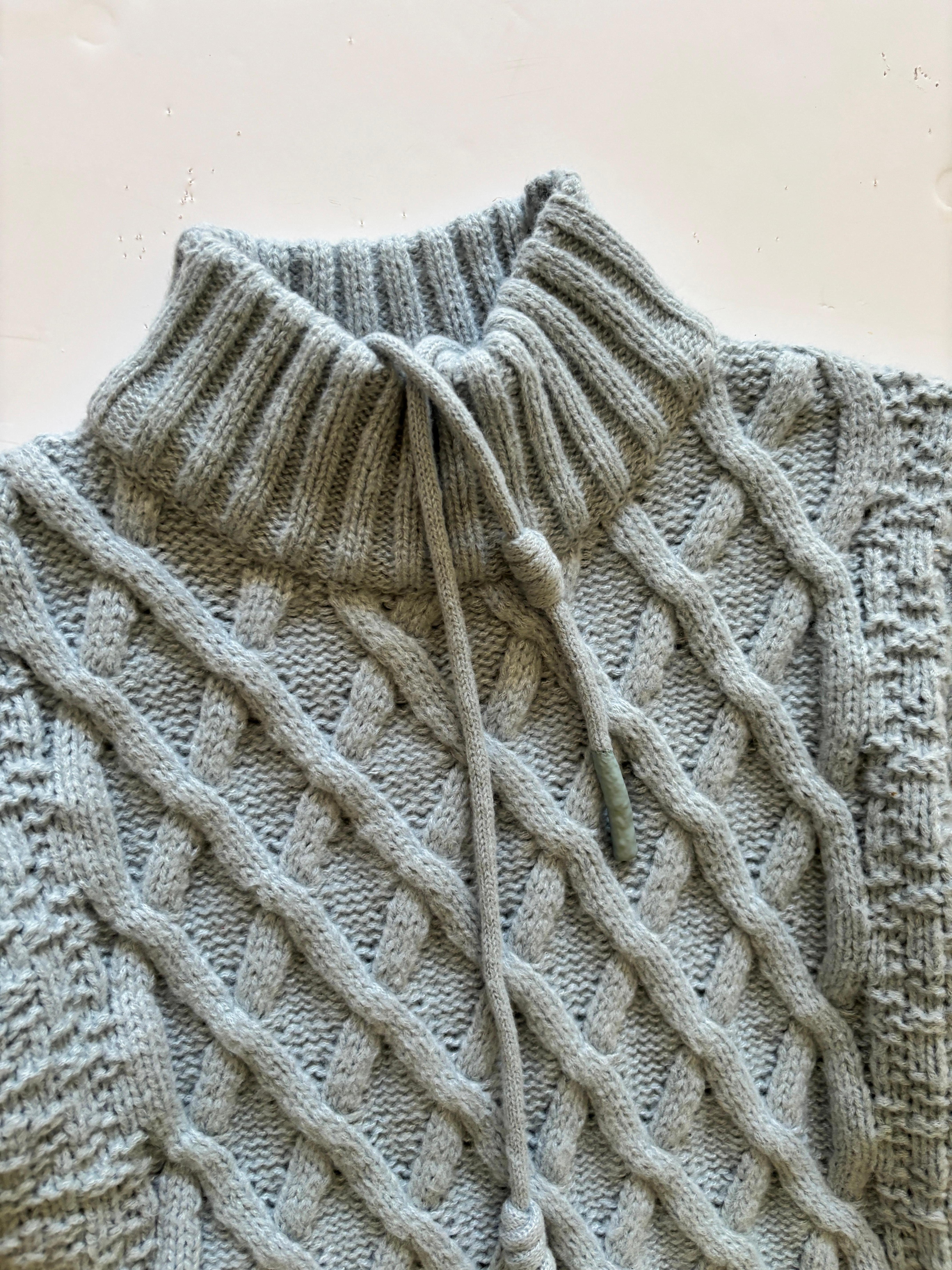 Blauer Strick-Rollkragenpullover mit dickem Kabel im Angebot 1