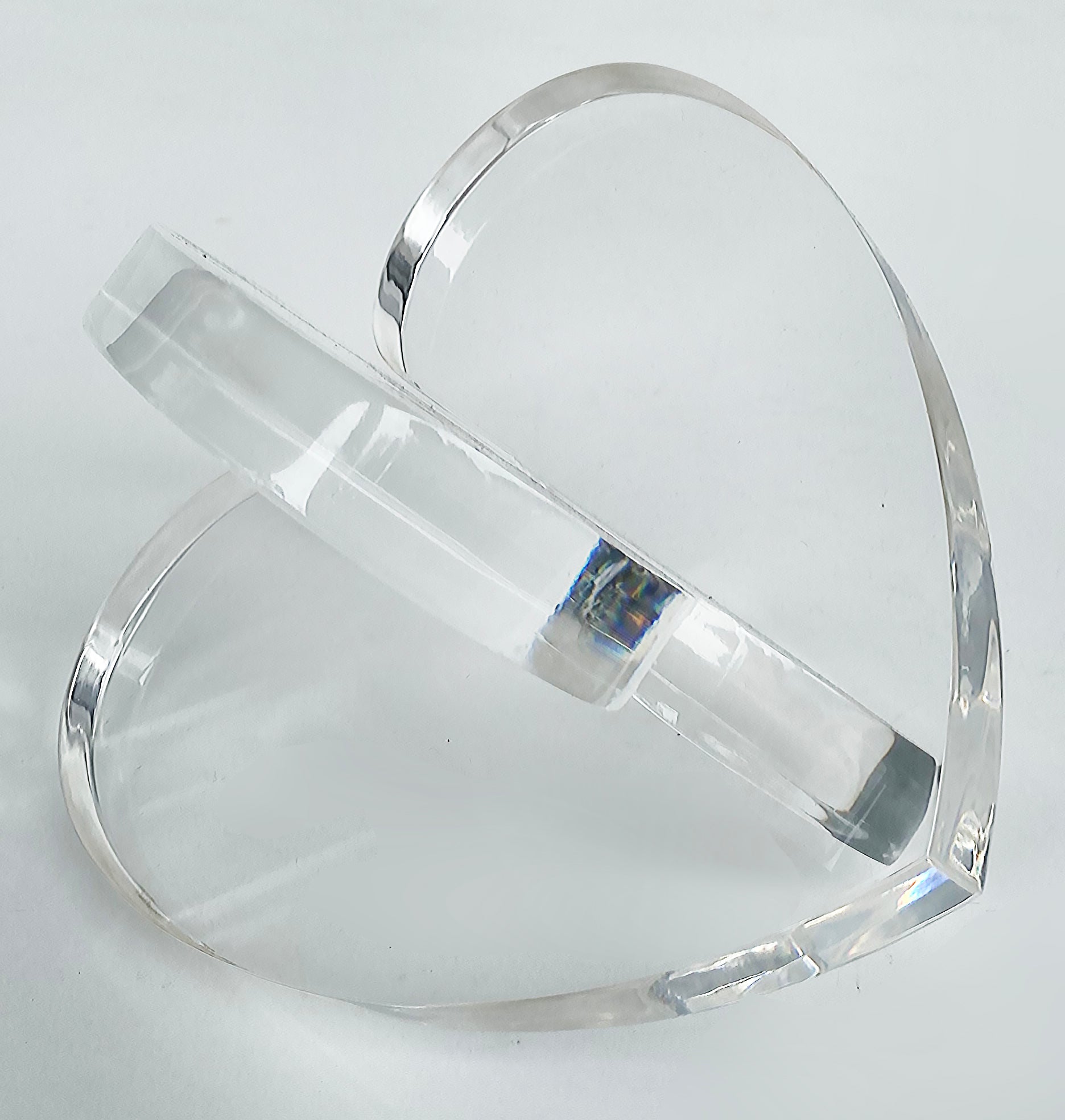 Moderno Scultura di cuori intrecciati in lucite trasparente dell'artista di Miami Michael Gitter in vendita