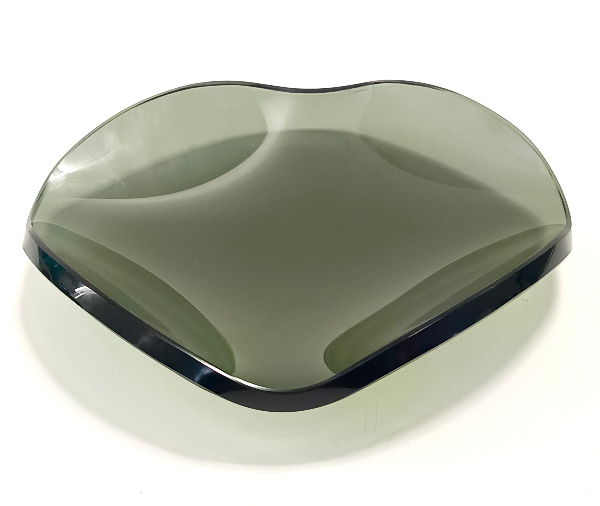 Thick Dark Green Glass Centerpiece / Trinket Bowl attr. to Fontana Arte, Italy In Excellent Condition For Sale In Bresso, Lombardy