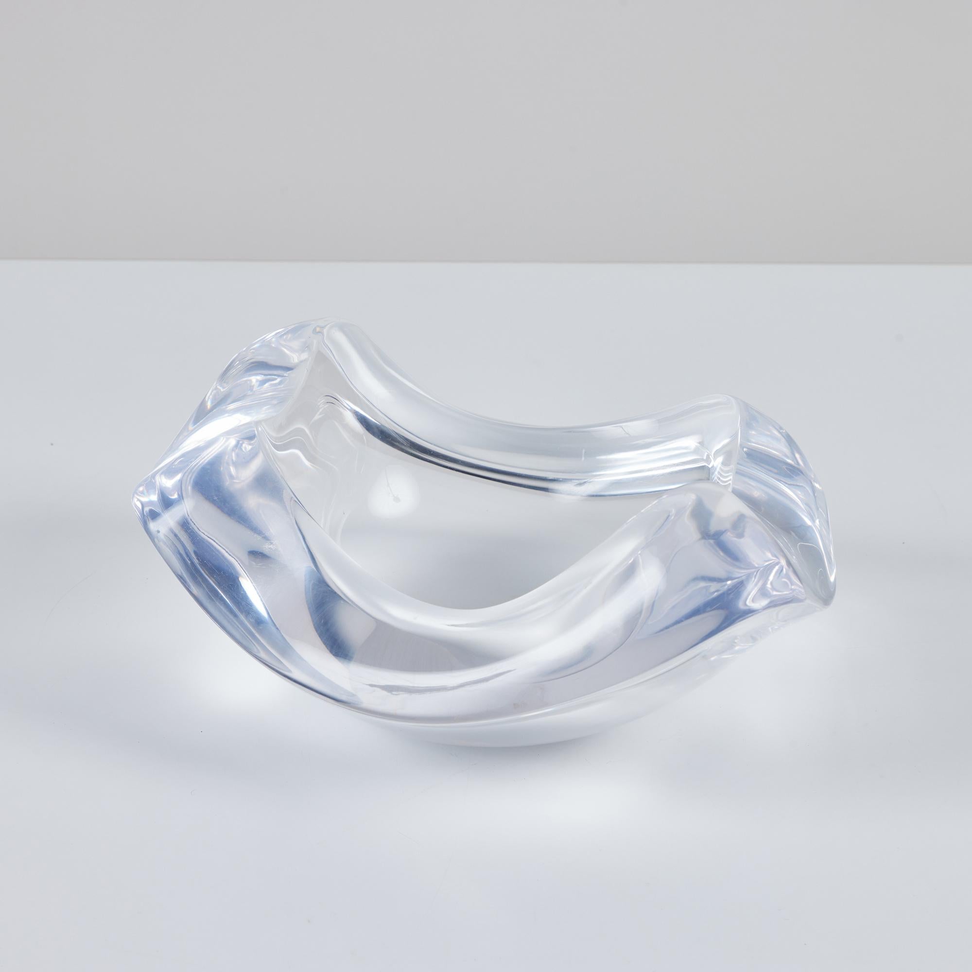 Rectangular molded Lucite bowl by Ritts Co., c.1970s, USA. Bowl features a square shape with thick sides that curl upwards.

Dimensions
12