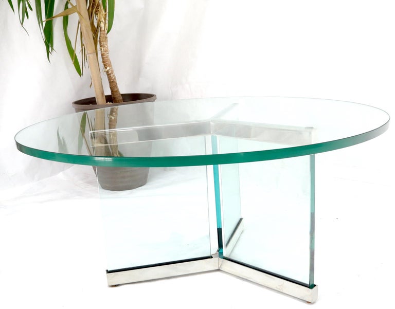 Italian Thick Glass and Chrome Round Mid-Century Modern Coffee Table For Sale