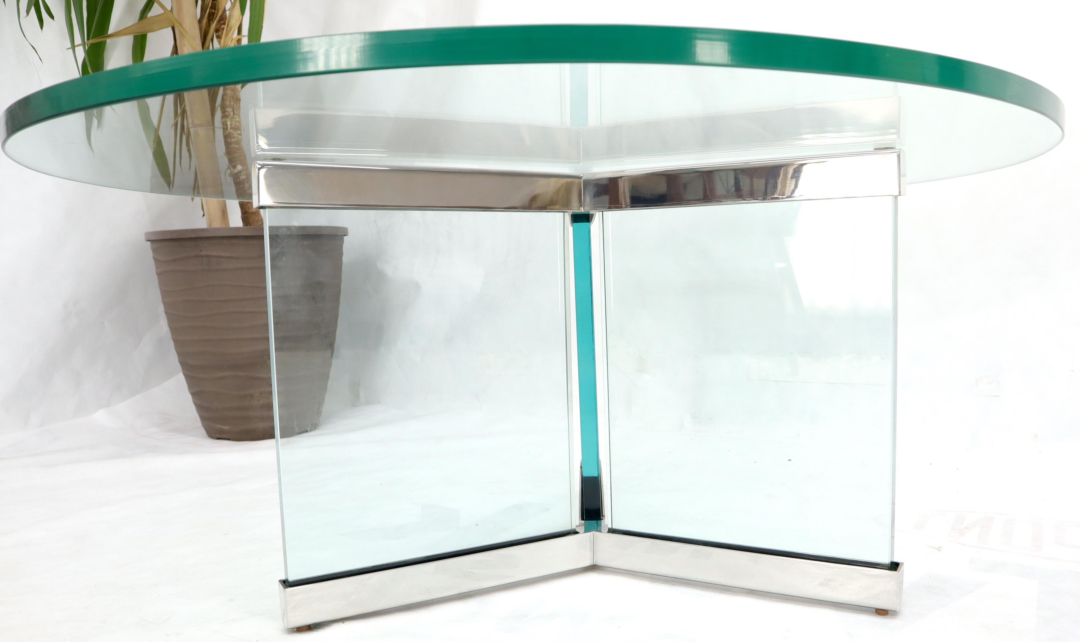 italien Table basse ronde épaisse en verre et chrome de style mi-siècle moderne en vente