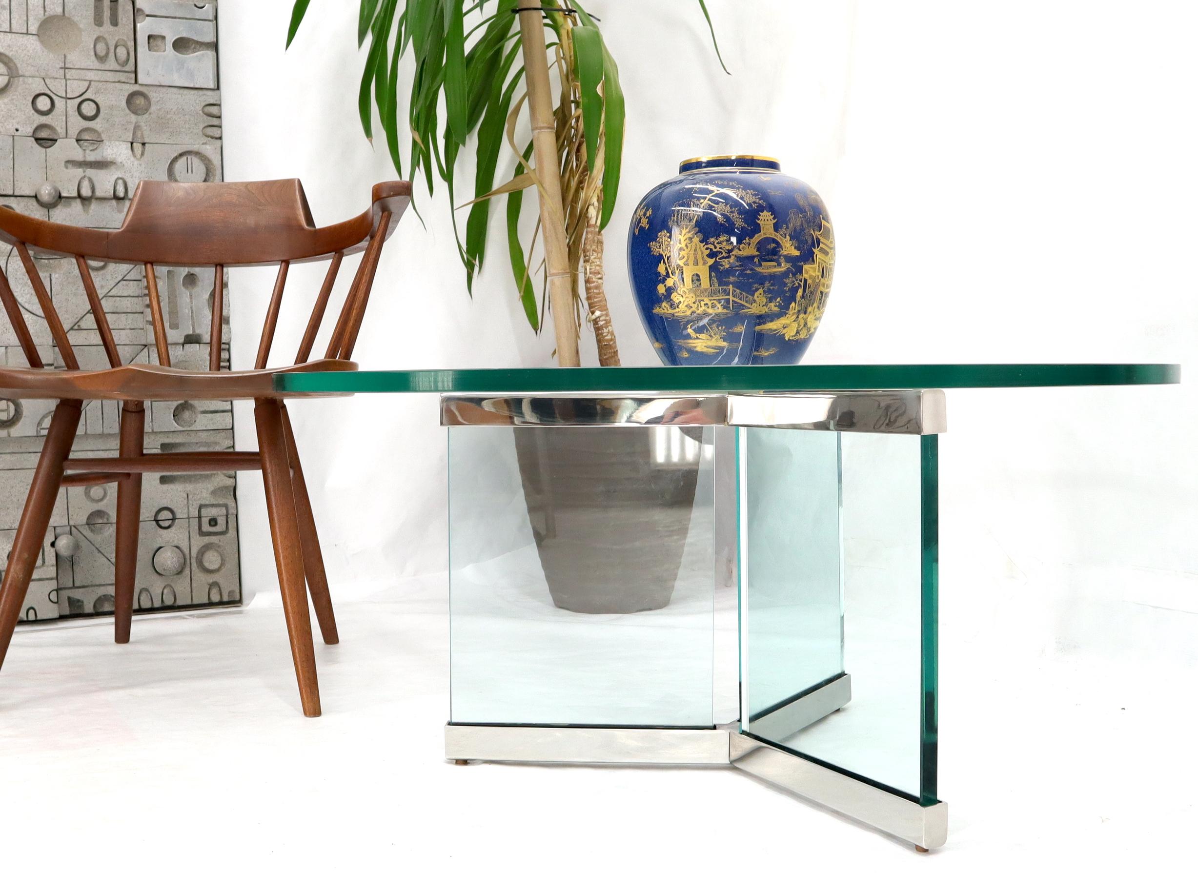 Thick Glass and Chrome Round Mid-Century Modern Coffee Table For Sale 1