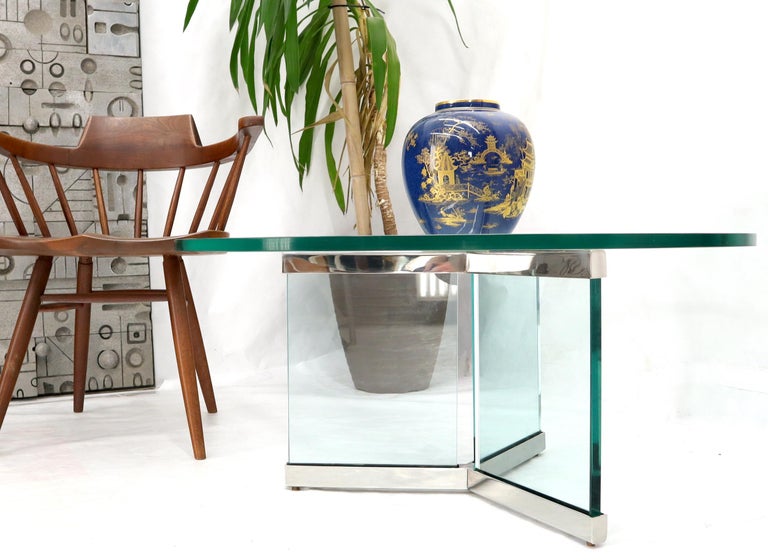 Thick Glass and Chrome Round Mid-Century Modern Coffee Table For Sale 2
