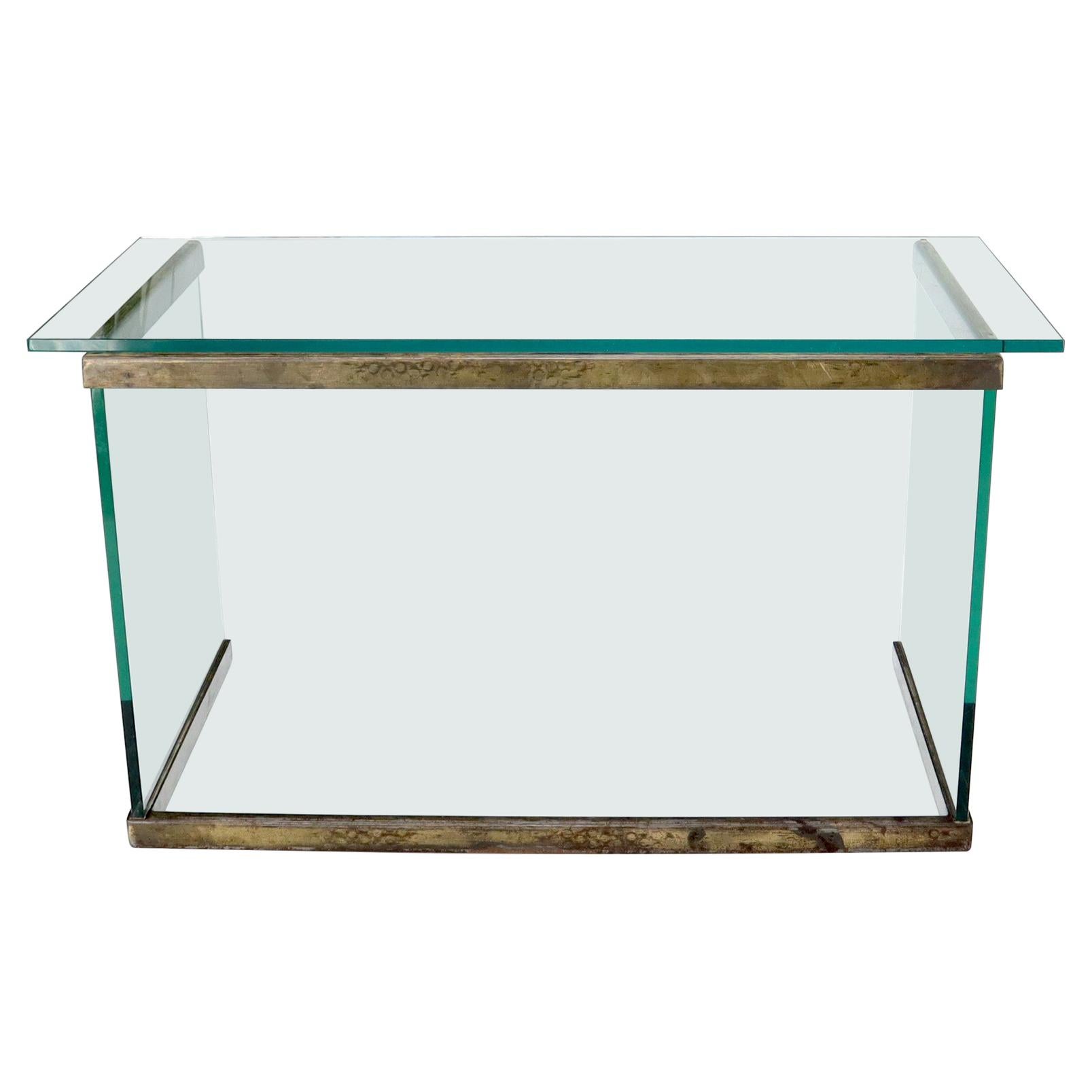 Kompakter Schreibtisch mit dicker Glasplatte und Glasfuß