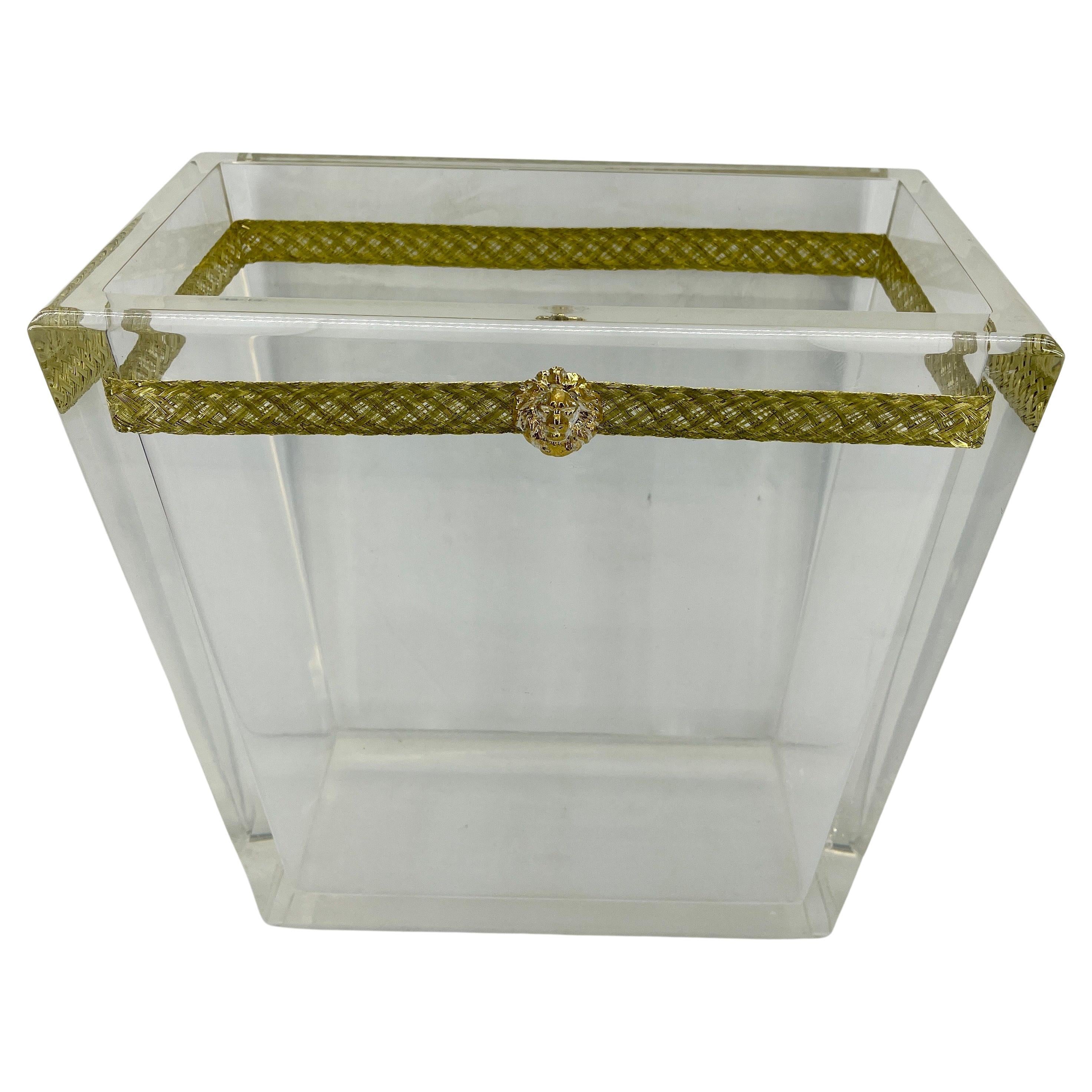 Thick Lucite Italian Magazine Rack with Lion Head and Gilt Metal Thread, Italy In Good Condition In Haddonfield, NJ