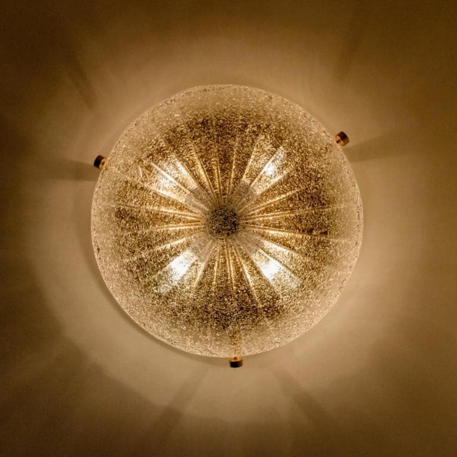 Ottone Lampada da incasso o da parete in ottone con vetro massiccio fatto a mano, 1960 in vendita