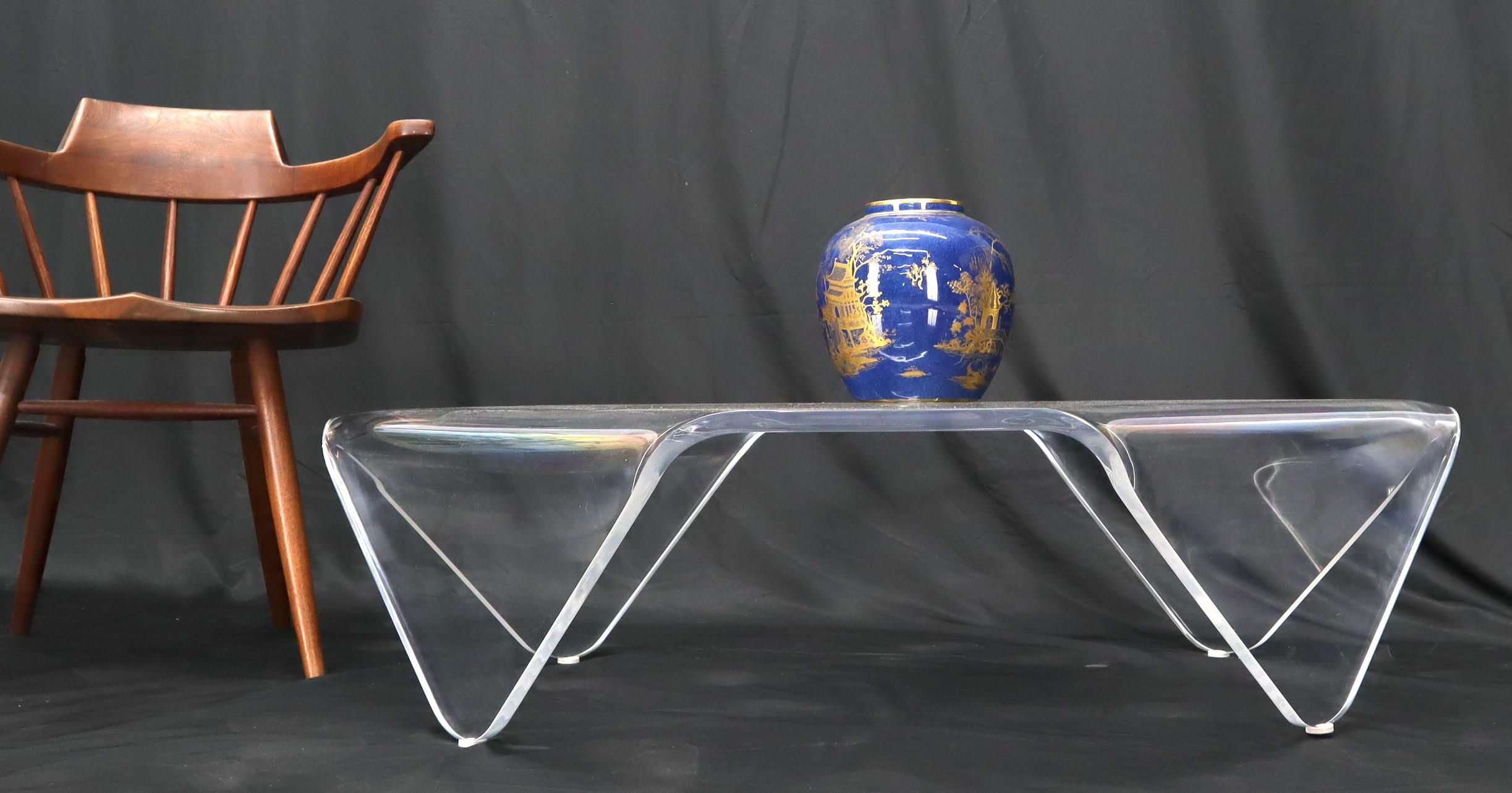 Mid-Century Modern Table basse en lucite pliée en une seule pièce et épaisse en vente