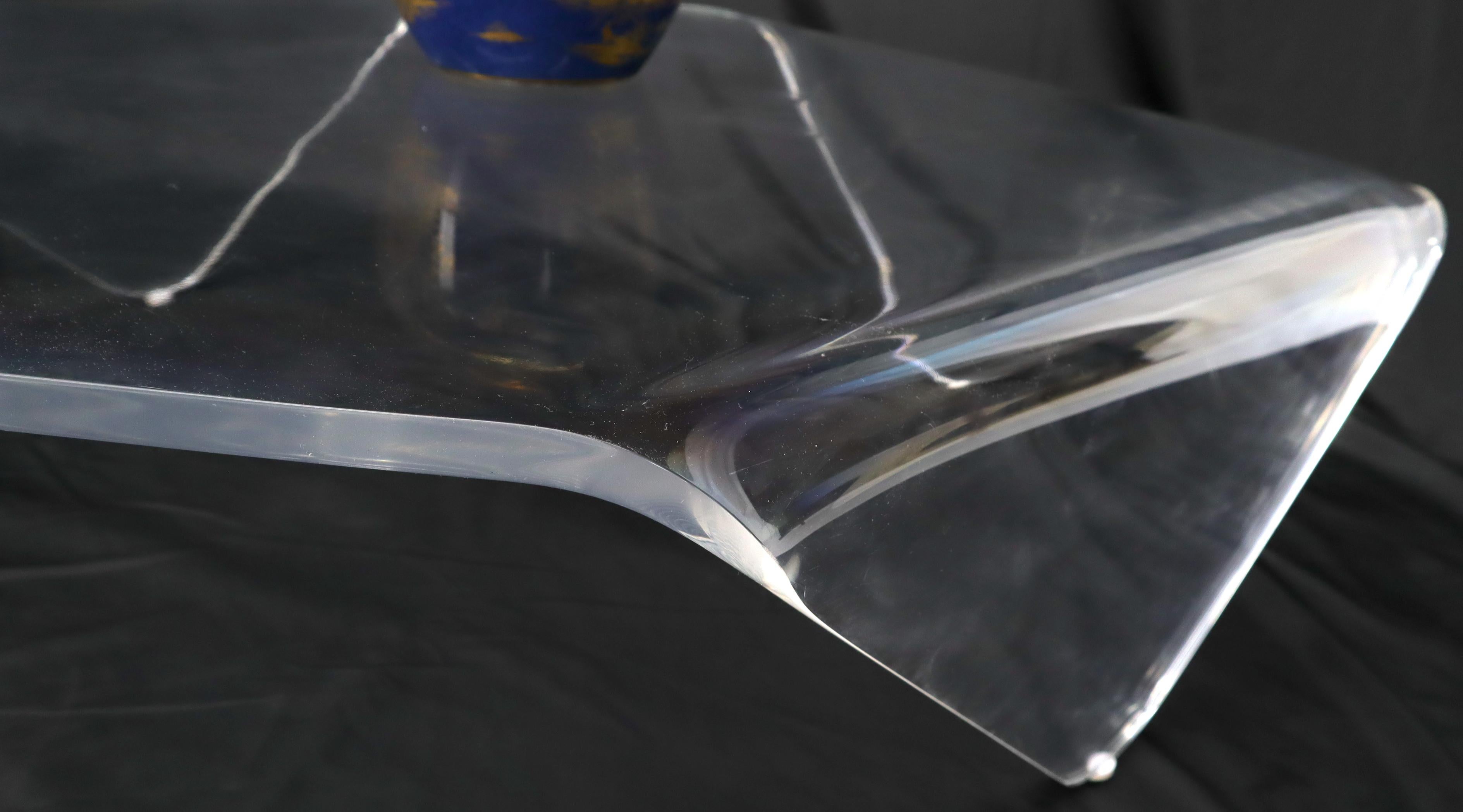 Table basse en lucite pliée en une seule pièce et épaisse Bon état - En vente à Rockaway, NJ