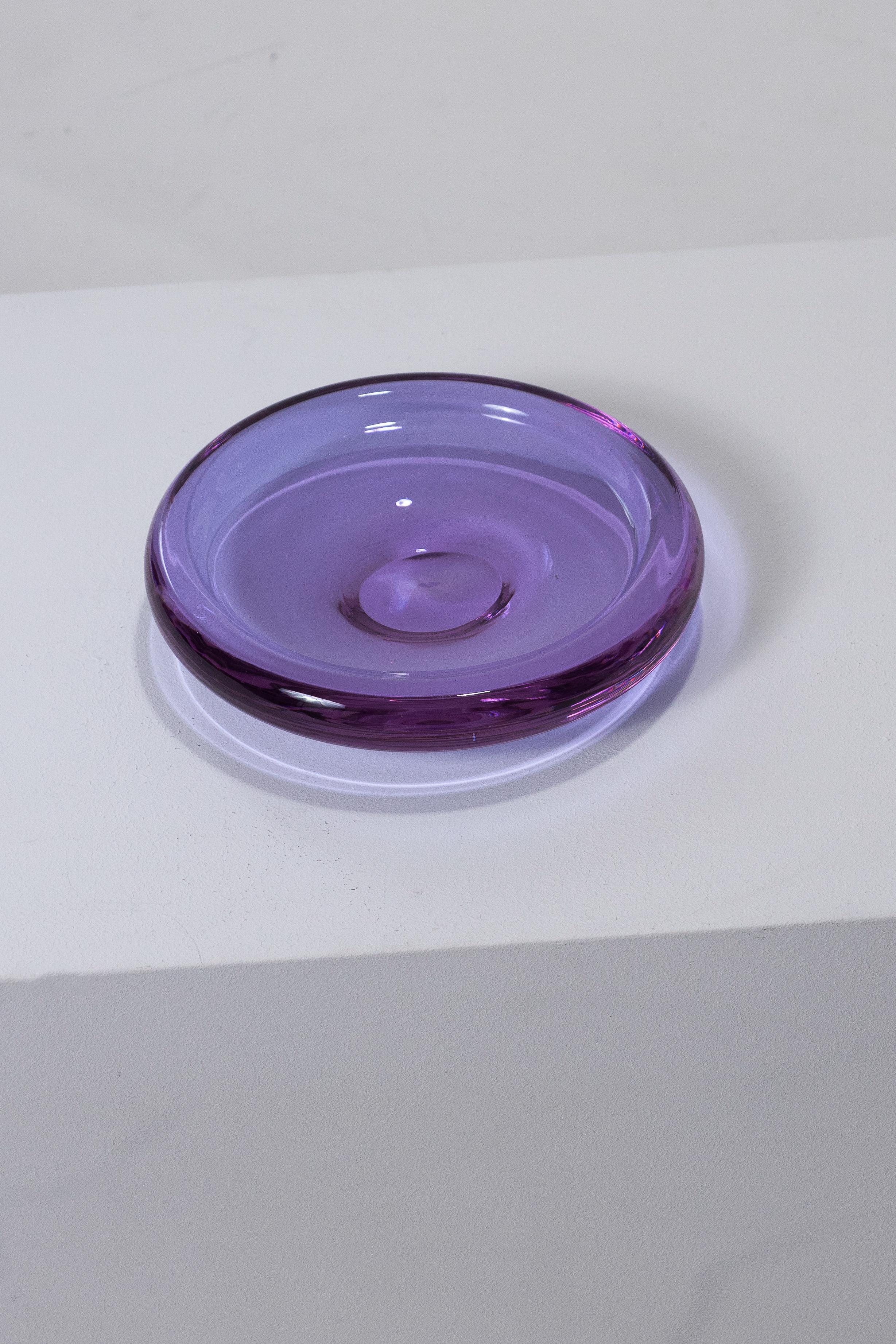 Mid-Century moderno Ciotola in vetro viola spesso, anni '60 in vendita