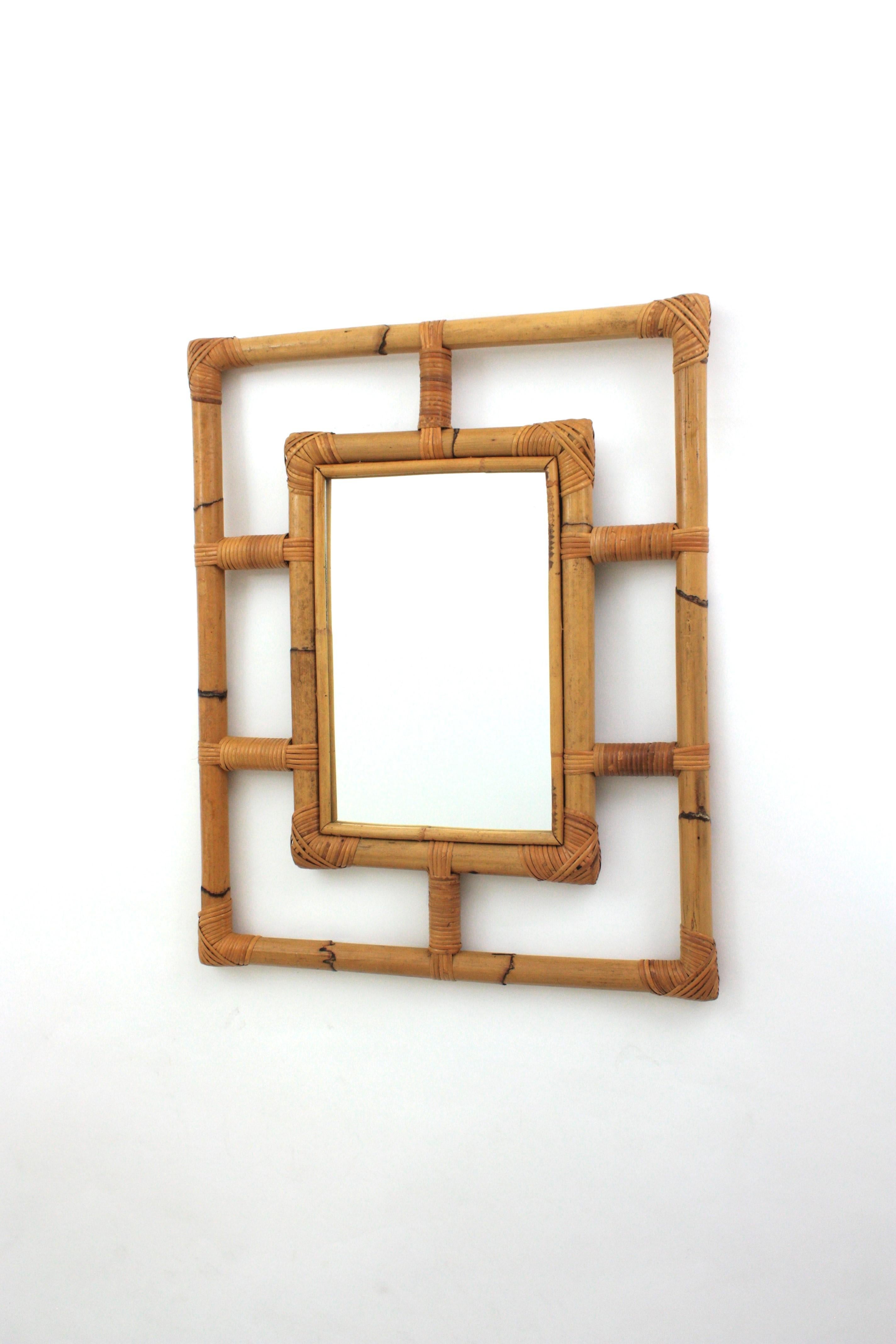 Bambù Specchio da parete rettangolare in rattan spesso e bambù con cornice geometrica, anni '60 in vendita