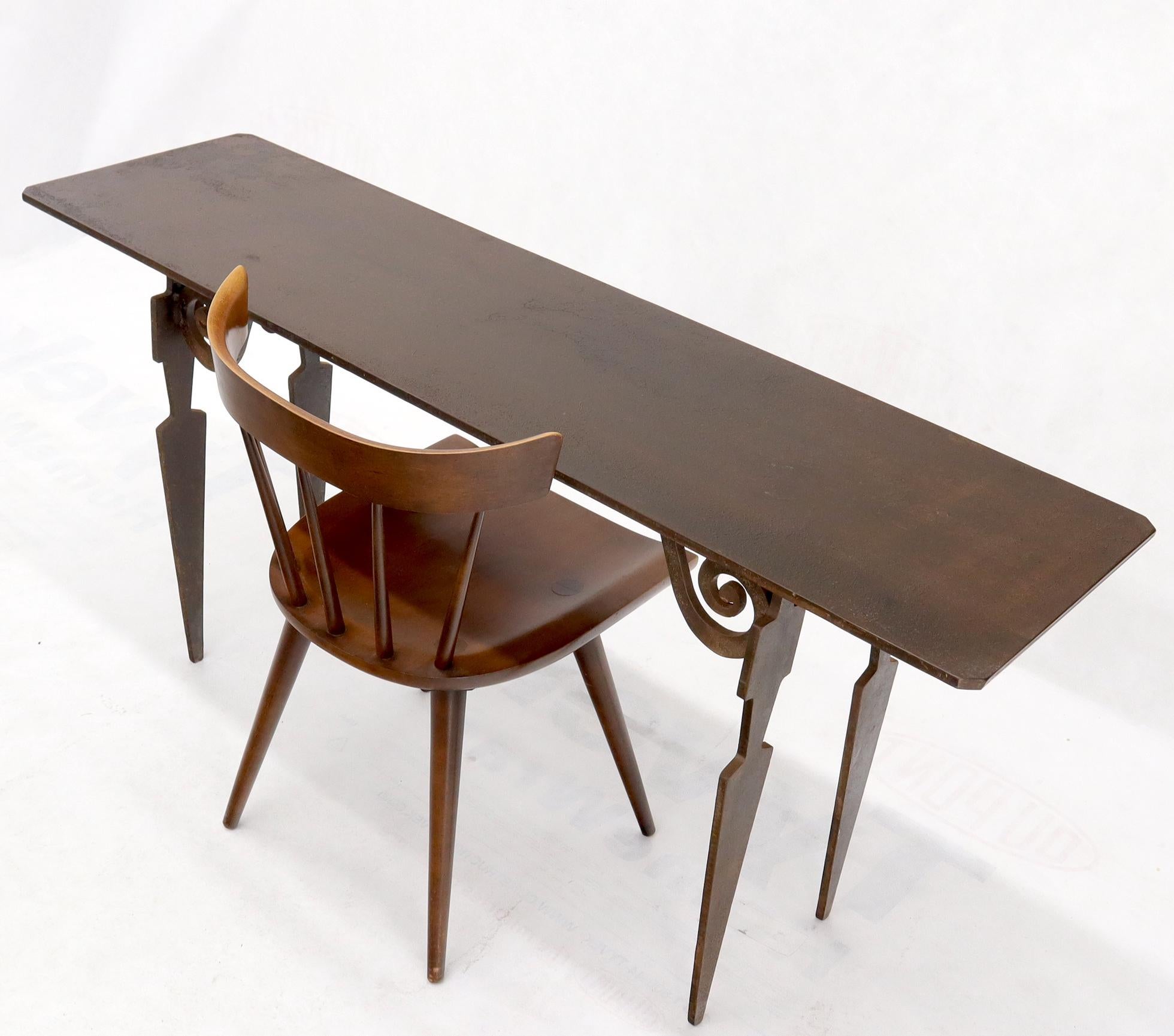 Couchtisch/Konsolentisch mit dicken Massivstahlbeinen und geschliffenen Stahlbeinen (Moderne der Mitte des Jahrhunderts) im Angebot